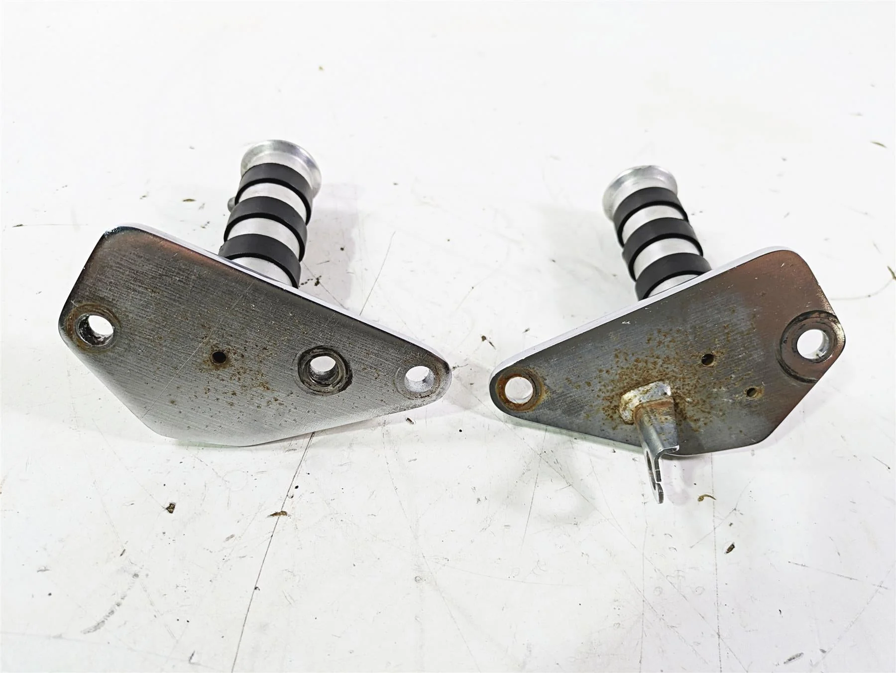 2001 Honda VT1100 Shadow Sabre Front Driver Rider Foot Peg Set 50612-MBA-020 - Image 4