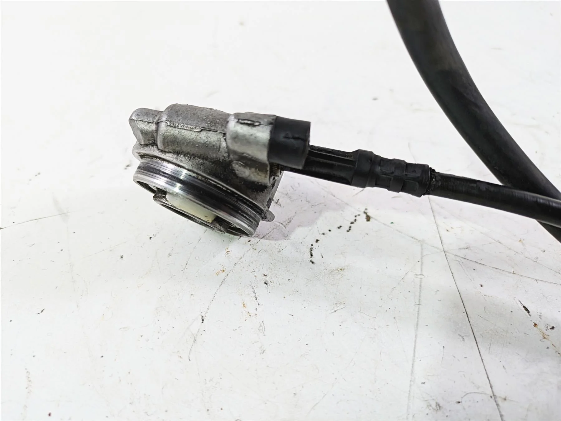 2001 Honda VT1100 Shadow Sabre Speedometer Drive Gear Hub Cable 44800-MM8-003 - Image 4