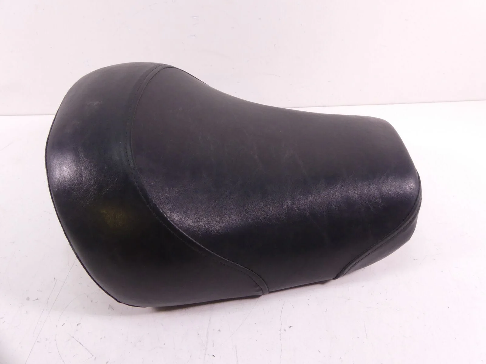 2001 Kawasaki VN1500 Vulcan C Front Rider Driver Seat Saddle 53001-1881 - Image 3
