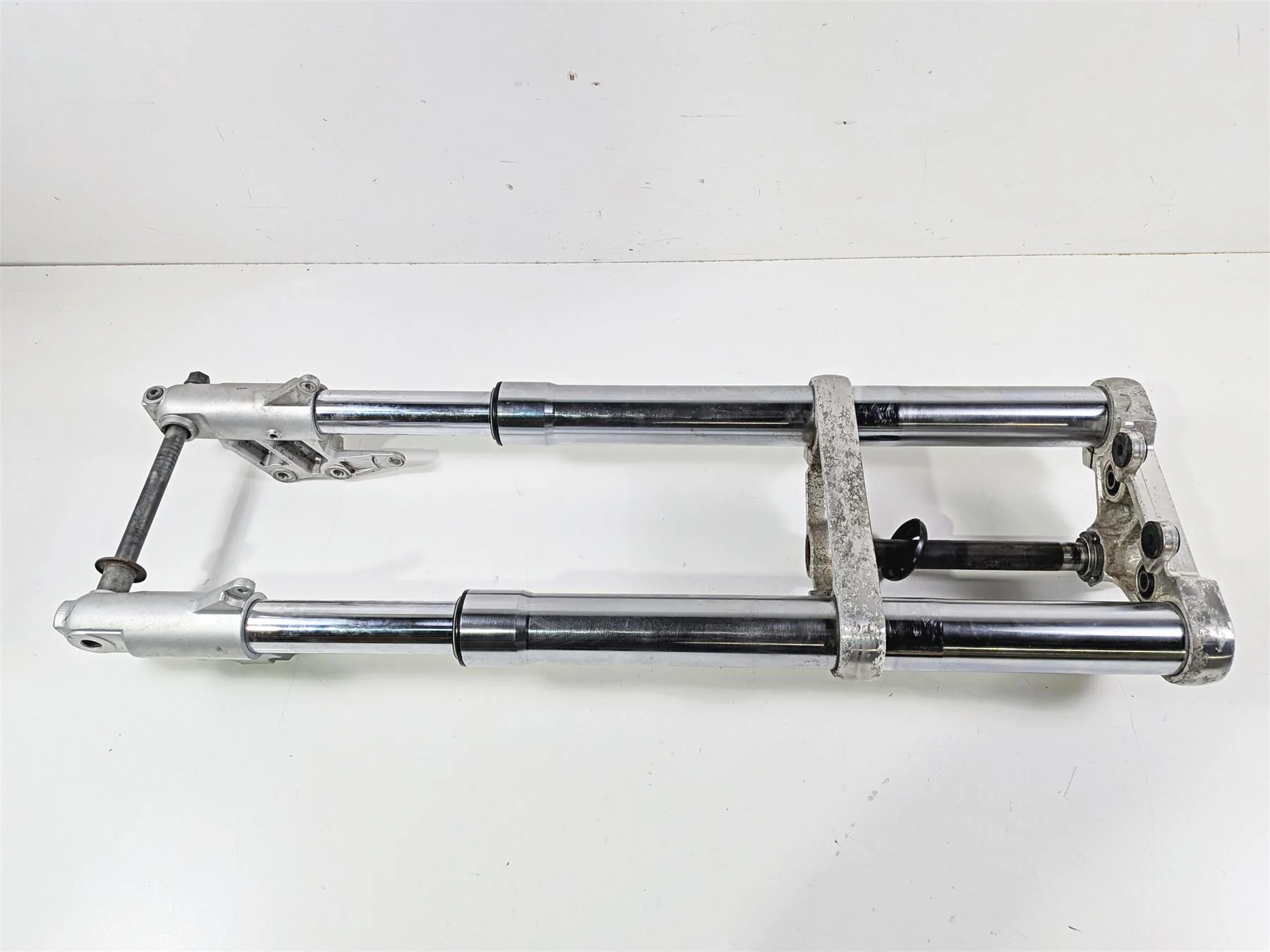 2001 Suzuki VZ800 Marauder Front Fork Triple Tree Set 51110-48E10 51120-48E10 - Image 10