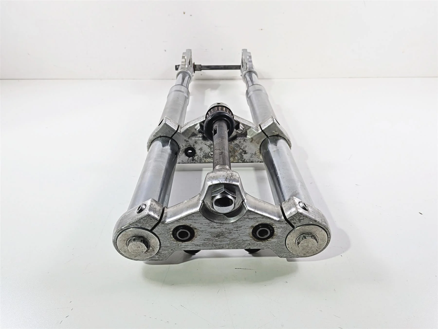 2001 Suzuki VZ800 Marauder Front Fork Triple Tree Set 51110-48E10 51120-48E10 - Image 4