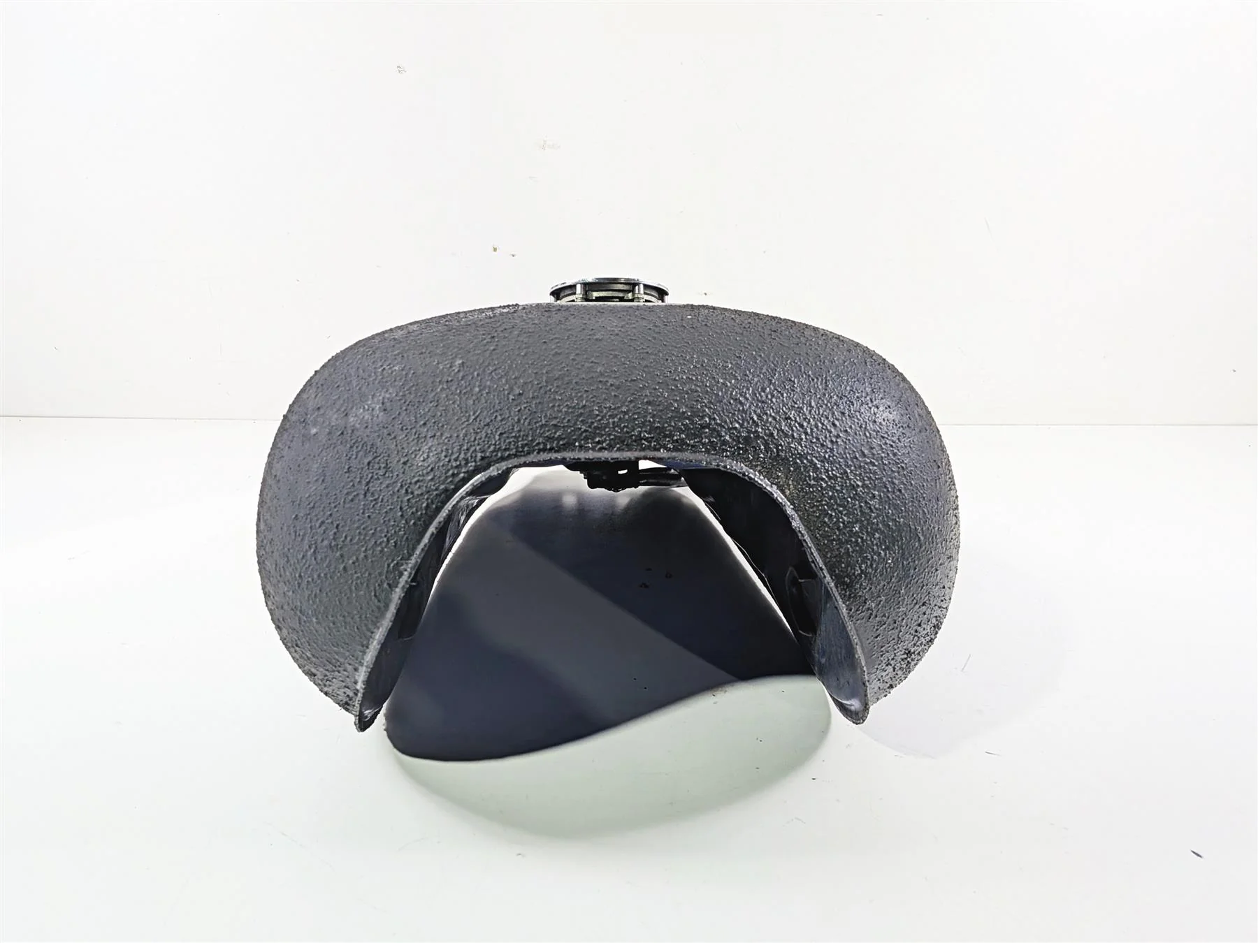 2001 Suzuki VZ800 Marauder Fuel Gas Petrol Tank Reservoir 49200-48ED0-33J - Image 5
