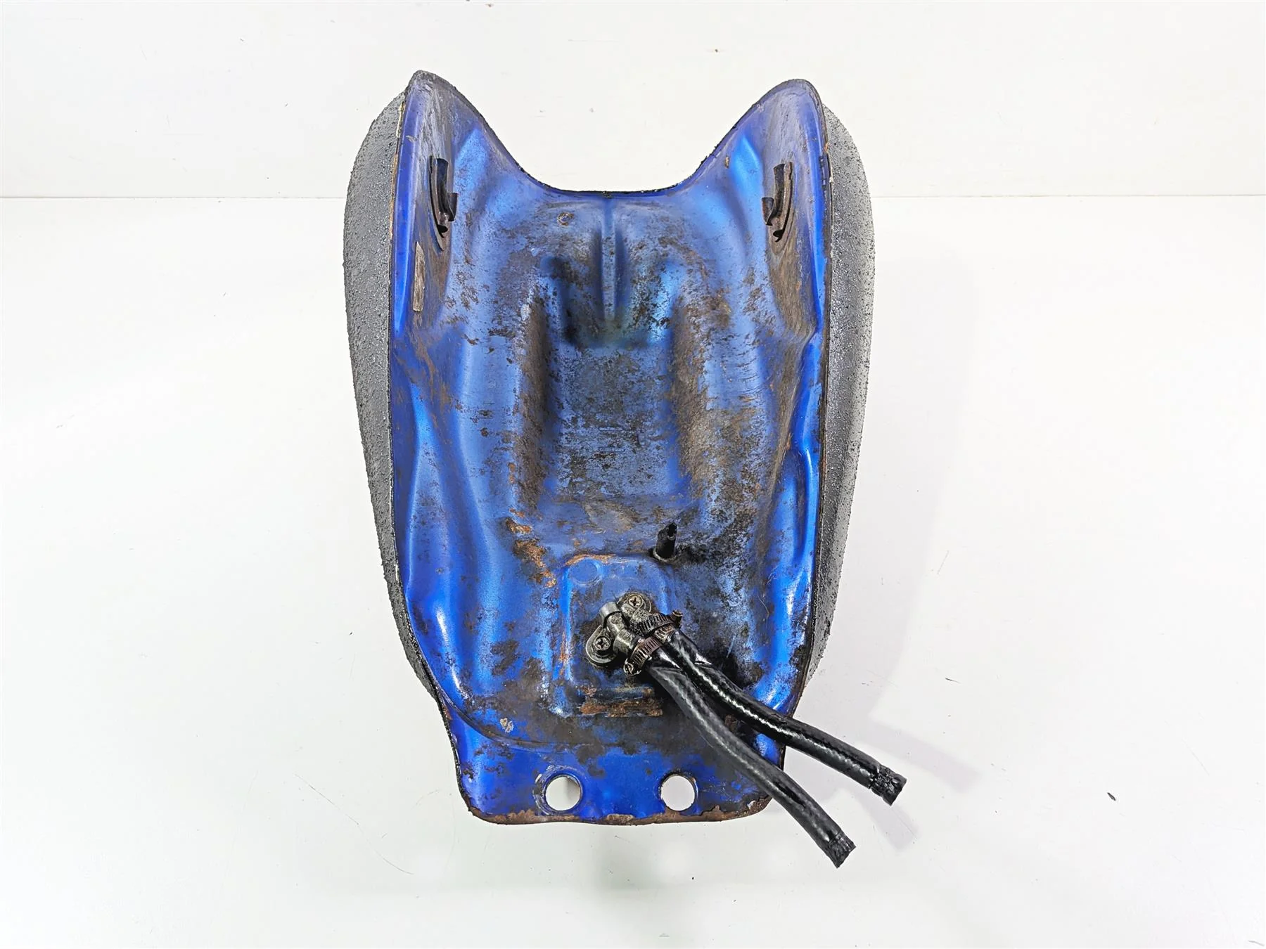 2001 Suzuki VZ800 Marauder Fuel Gas Petrol Tank Reservoir 49200-48ED0-33J - Image 6