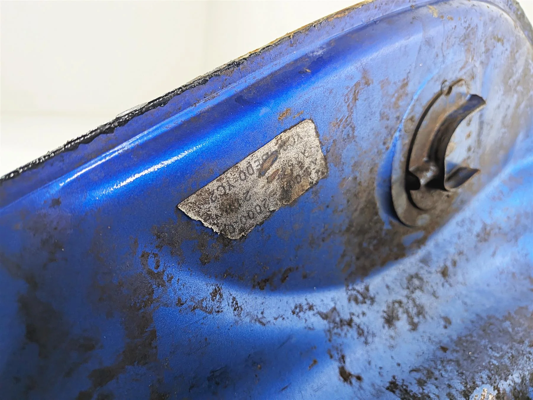 2001 Suzuki VZ800 Marauder Fuel Gas Petrol Tank Reservoir 49200-48ED0-33J - Image 8