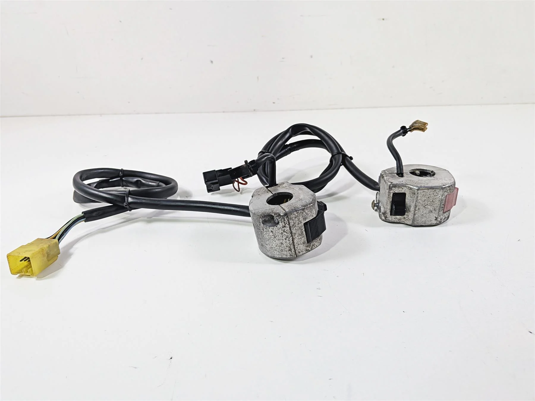 2001 Suzuki VZ800 Marauder Hand Control Switch Set 37200-48E30 37400-48E10 - Image 3