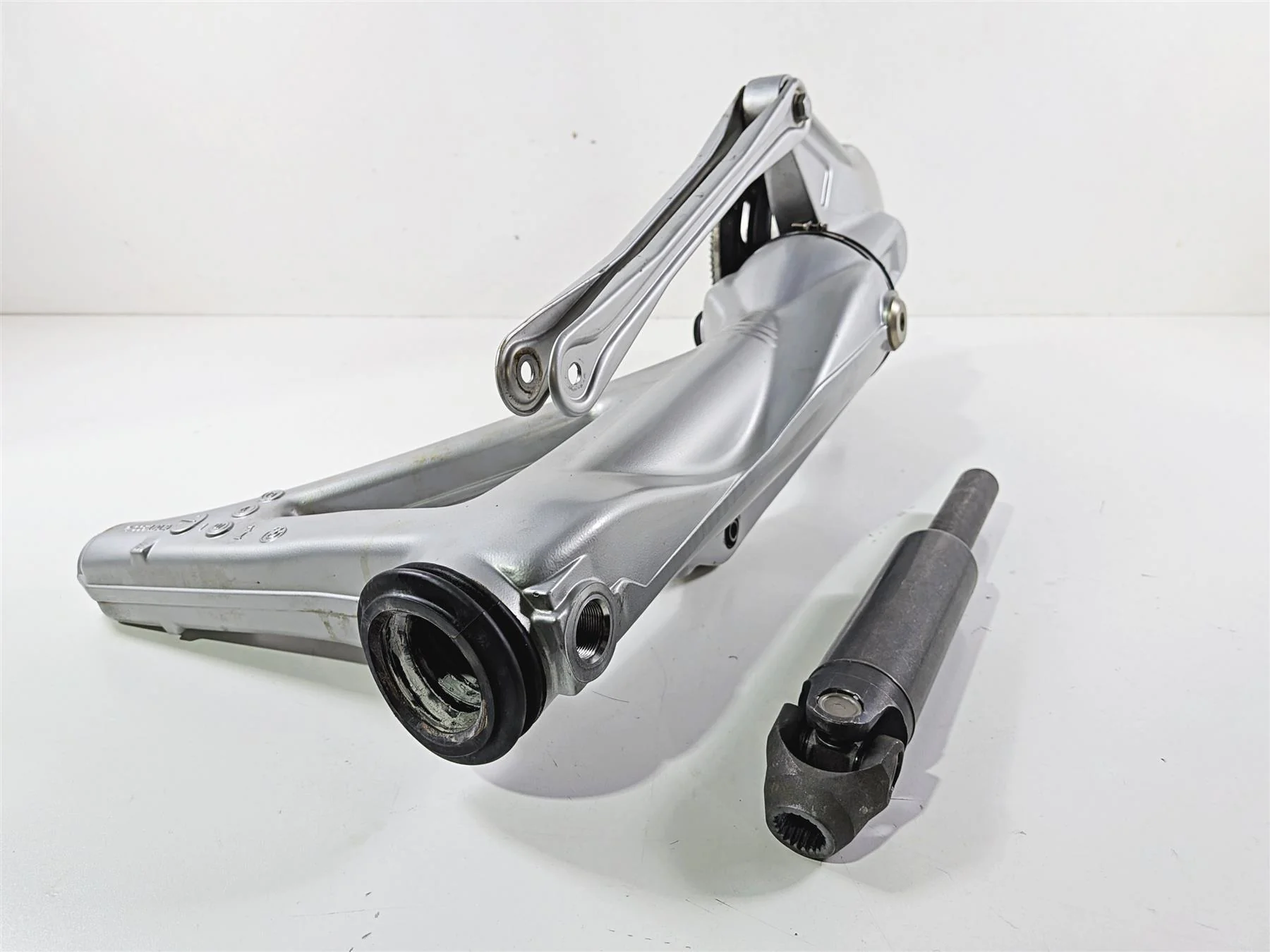 2002 BMW K1200LT 89V3 ABS Rear Differential Swingarm Drive Shaft 33112312317 - Image 6