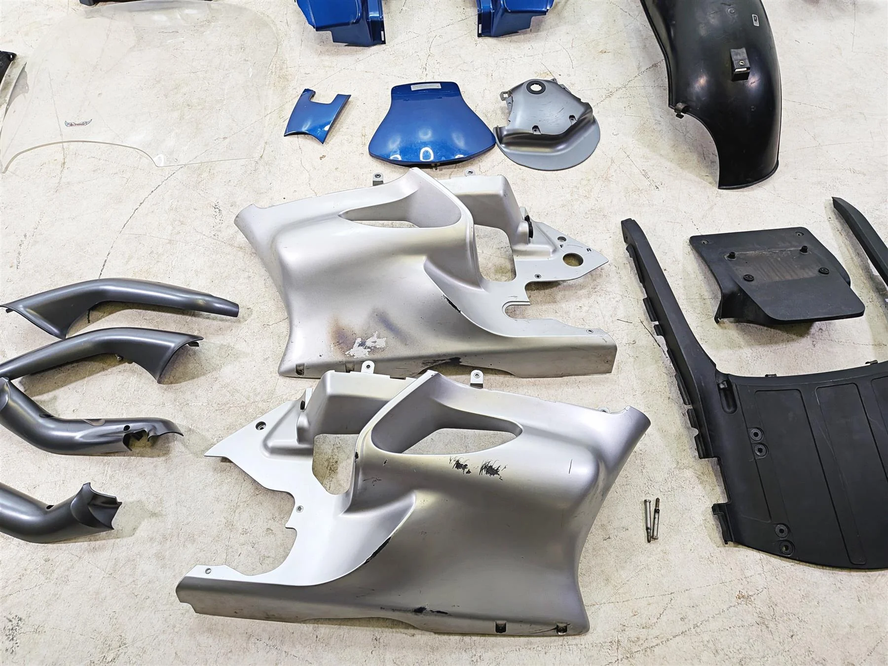 2002 BMW K1200LT 89V3 Fairing Cover Trunk Saddle Bag Speaker Set - Image 4