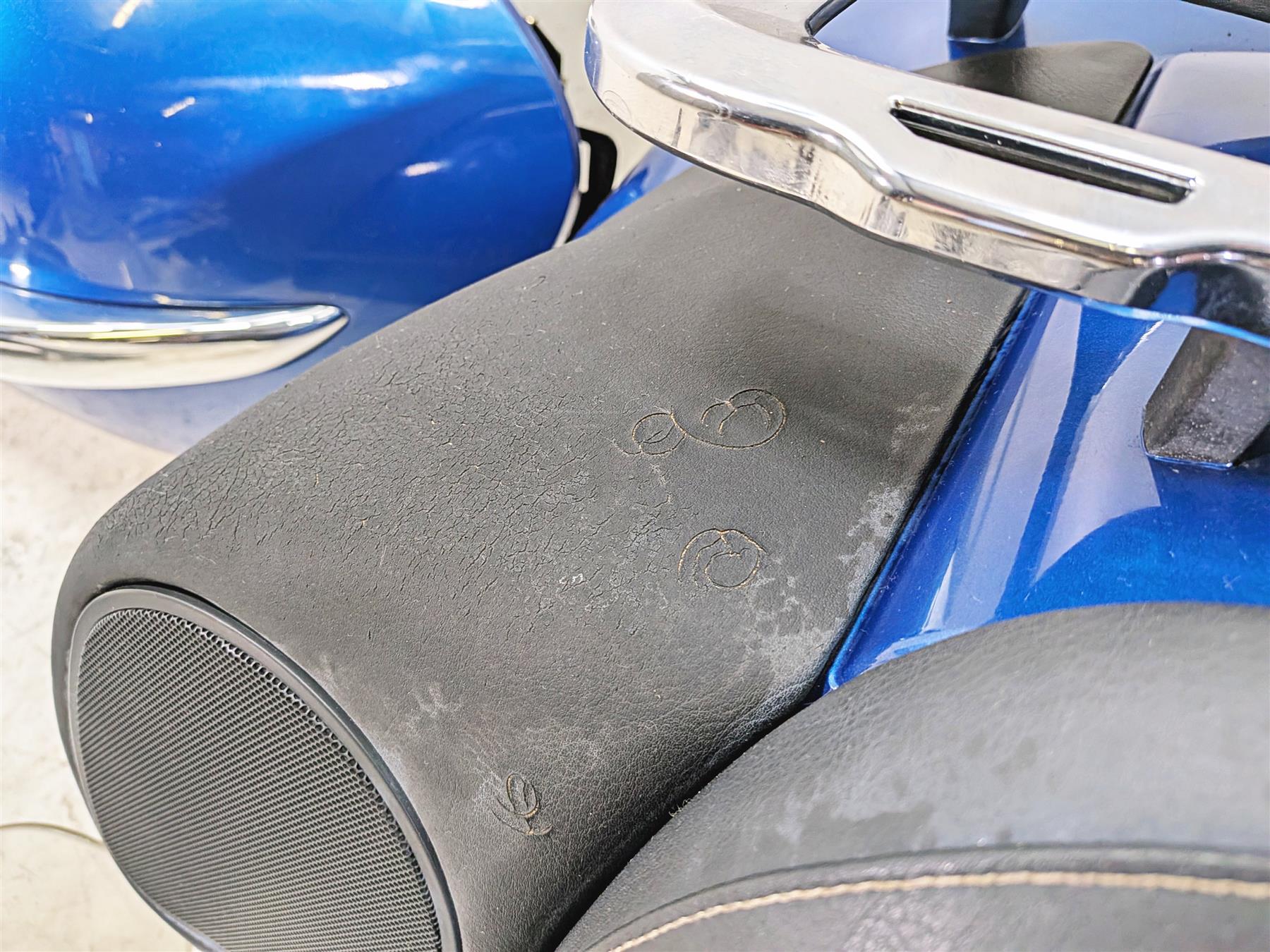 2002 BMW K1200LT 89V3 Fairing Cover Trunk Saddle Bag Speaker Set - Image 7