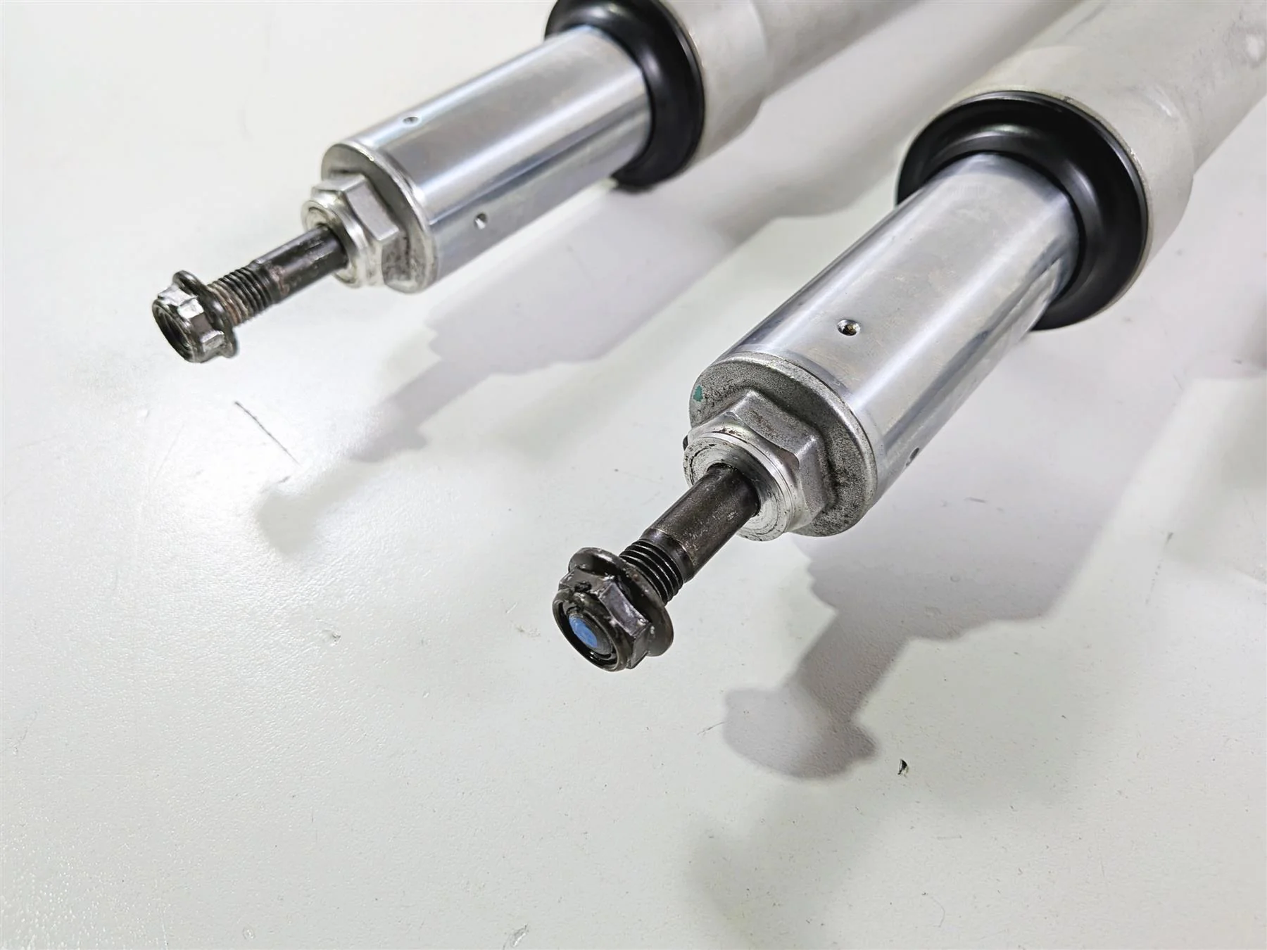2002 BMW K1200LT 89V3 Front Fork Leg & Axle Set 31427650691 31427650692 - Image 8