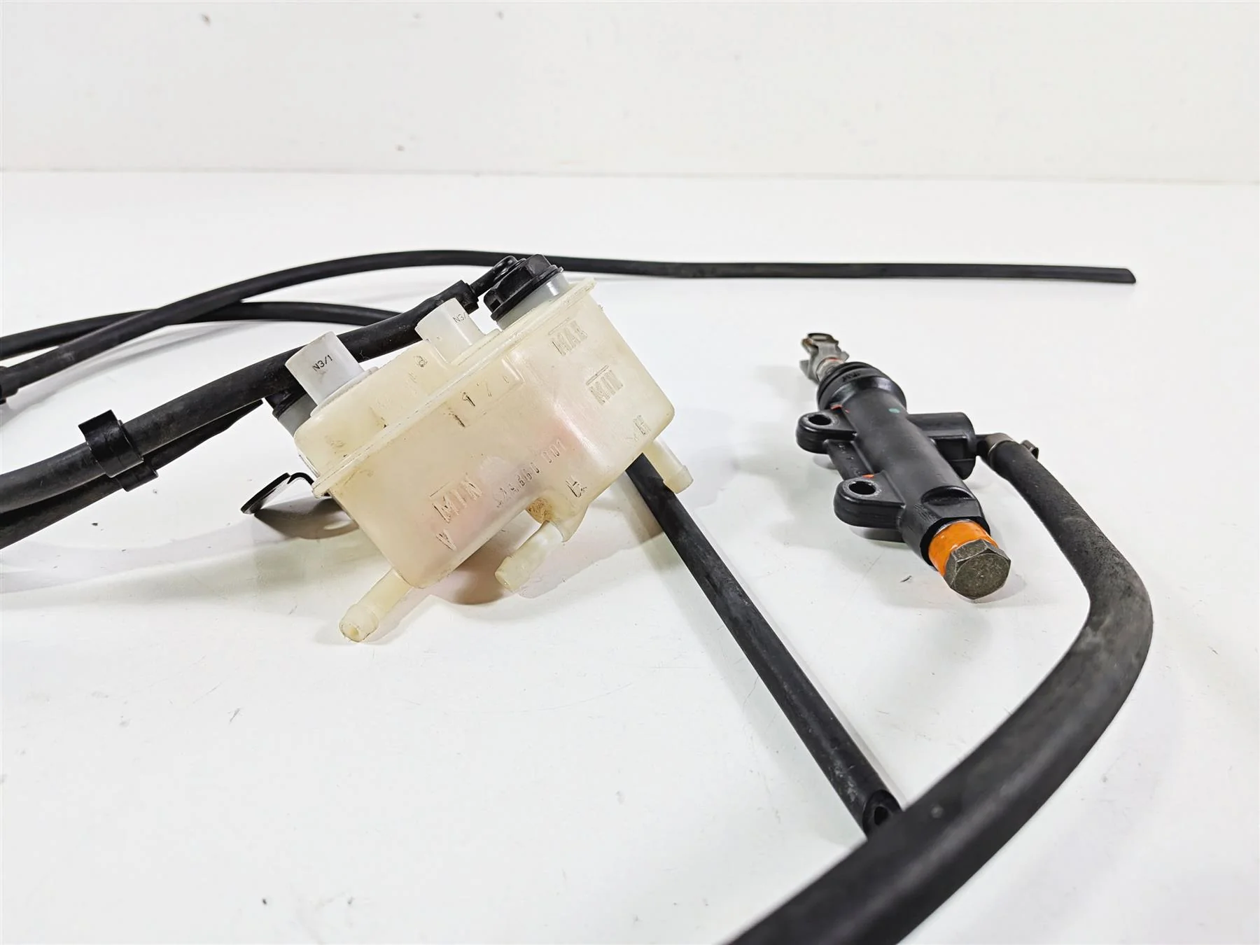 2002 BMW K1200LT 89V3 FTE Rear Brake Master Cylinder 34317650749 - Image 3