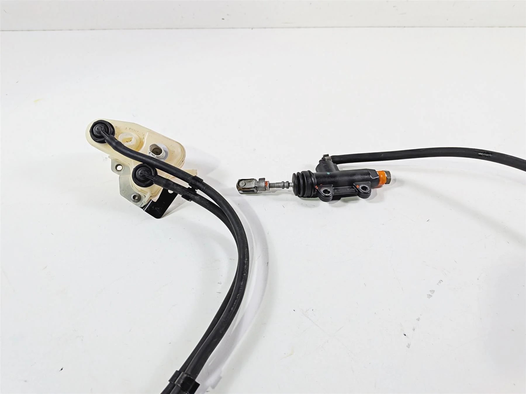 2002 BMW K1200LT 89V3 FTE Rear Brake Master Cylinder 34317650749 - Image 4