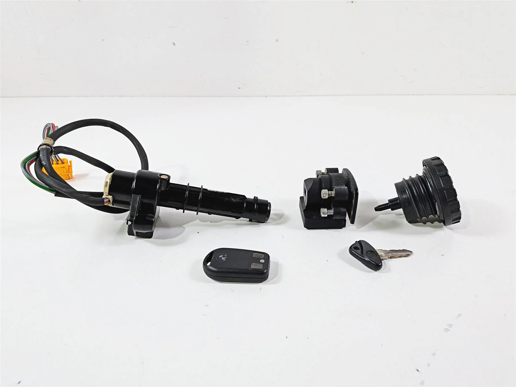 2002 BMW K1200LT 89V3 Ignition Switch Key Fuel Gas Cap Set 51252347015 - Image 3