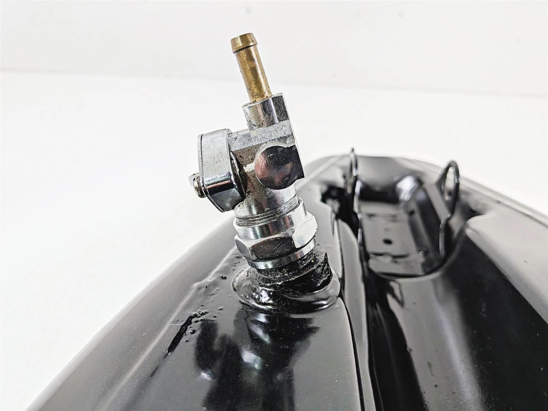 2002 Harley Davidson XLH883 Sportster Fuel Tank & Petcock 61348-03 - Image 6