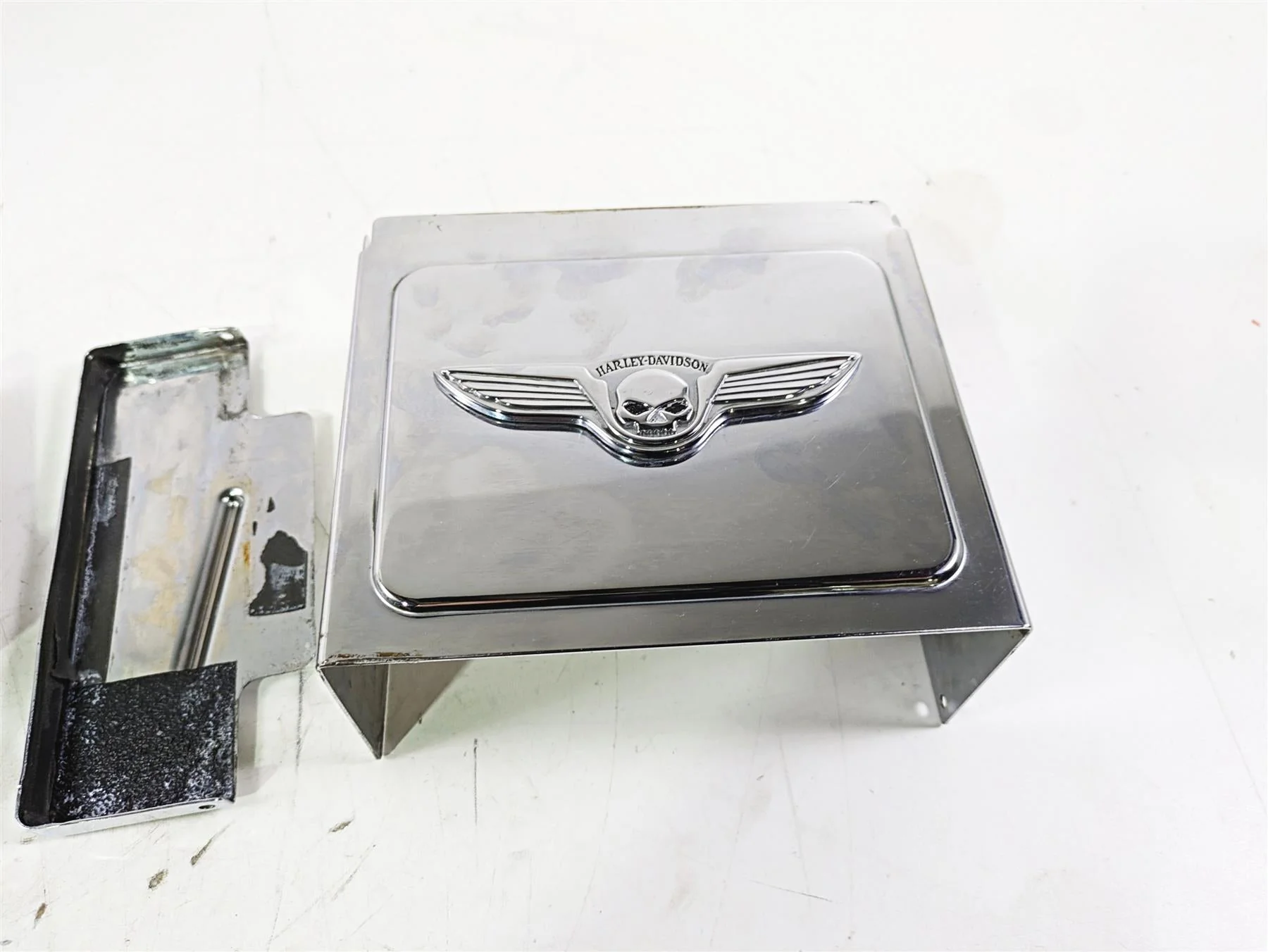 2002 Harley Dyna FXDL Low Rider Battery Tray Box & Skull Chrome Cover 66375-97 - Image 12