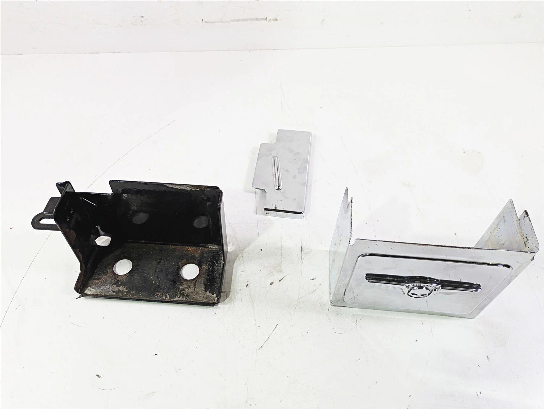 2002 Harley Dyna FXDL Low Rider Battery Tray Box & Skull Chrome Cover 66375-97 - Image 6