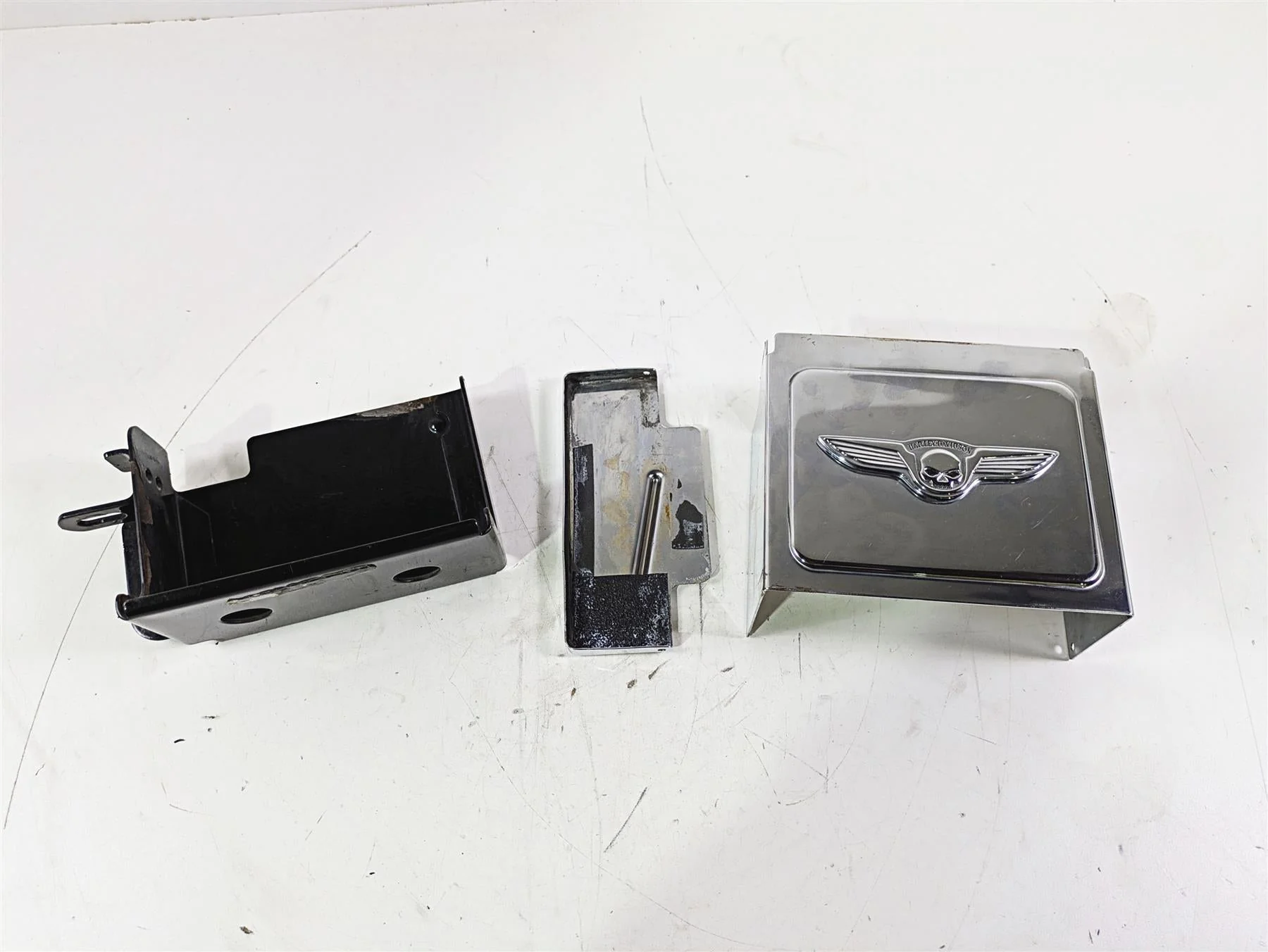 2002 Harley Dyna FXDL Low Rider Battery Tray Box & Skull Chrome Cover 66375-97 - Image 9