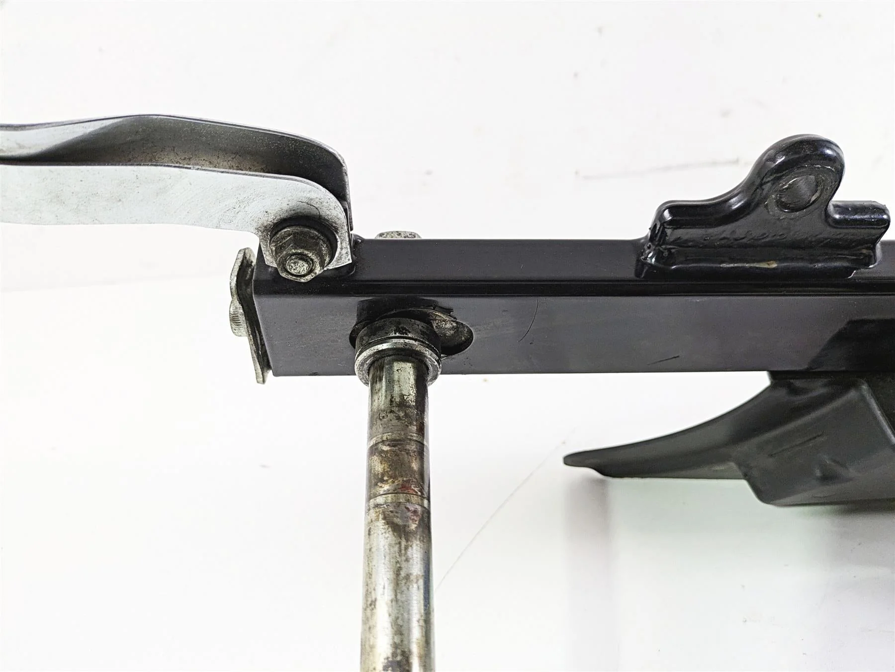 2002 Harley Dyna FXDL Low Rider Rear Swingarm & Belt Guards 47820-00A - Image 8