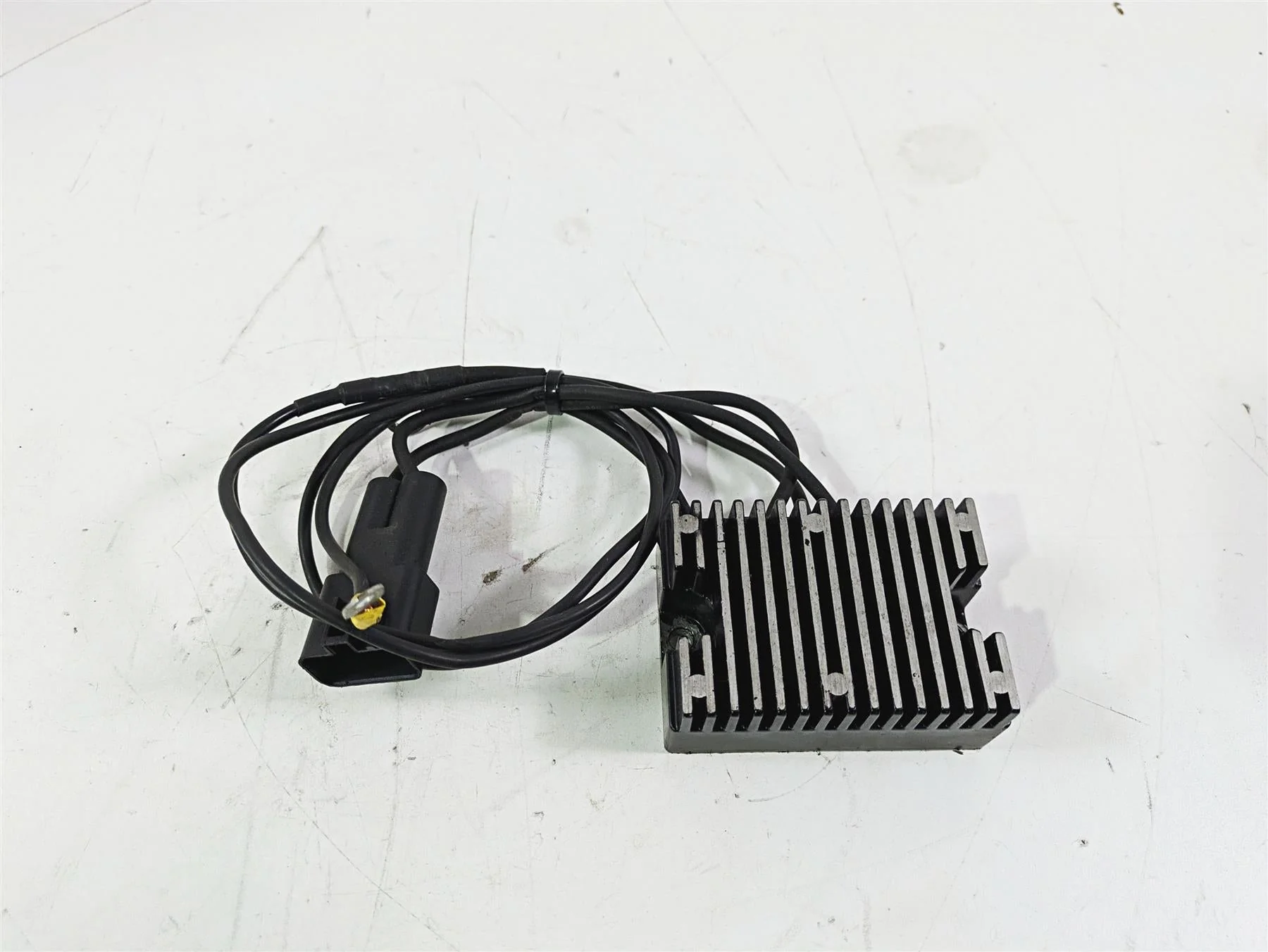 2002 Harley Dyna FXDL Low Rider Rectifier Voltage Regulator 74518-99A - Image 5