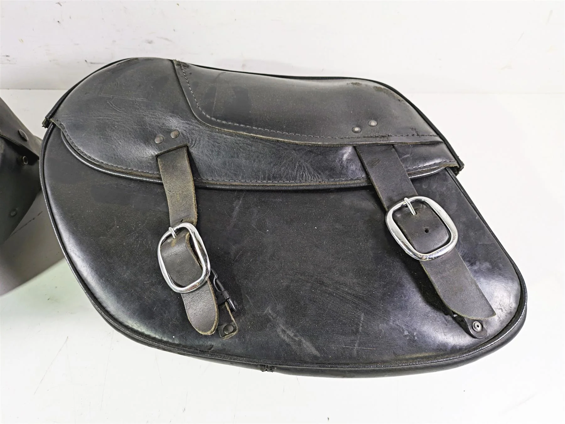 2002 Harley Dyna FXDL Low Rider Saddlebag Saddle Bag Set - Read 9036906D - Image 3