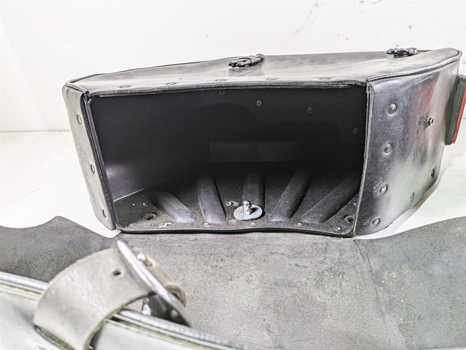2002 Harley Dyna FXDL Low Rider Saddlebag Saddle Bag Set - Read 9036906D - Image 9