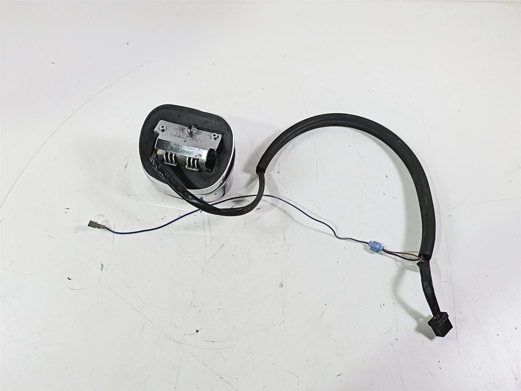 2002 Harley Dyna FXDL Low Rider Taillight Tail Light & Wiring - Read 68140-04 - Image 5