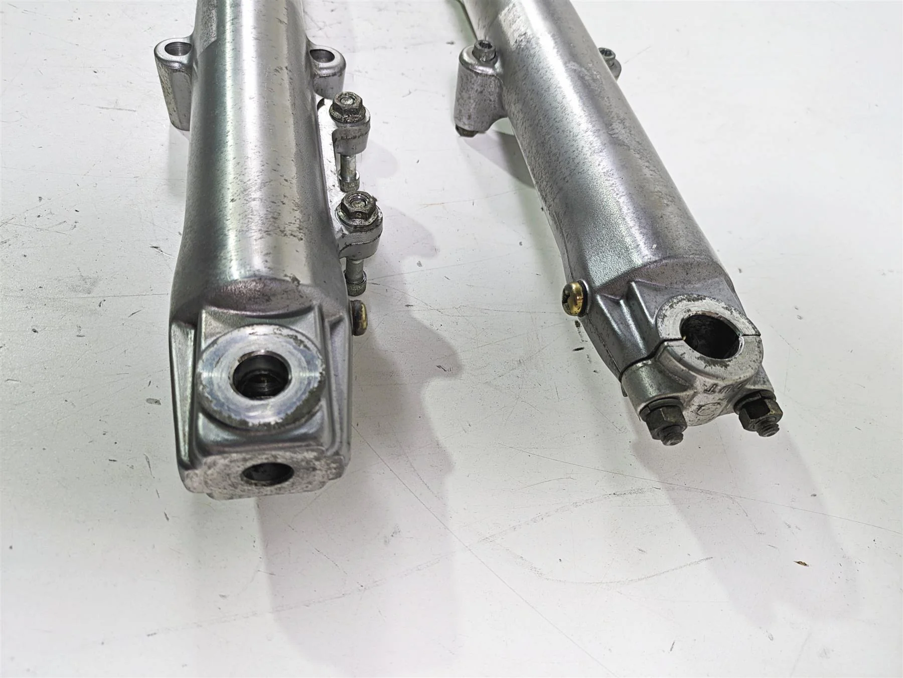 2002 Harley FLSTC Softail Heritage 41mm Front Fork Legs 45915-00 45916-00 - Image 5