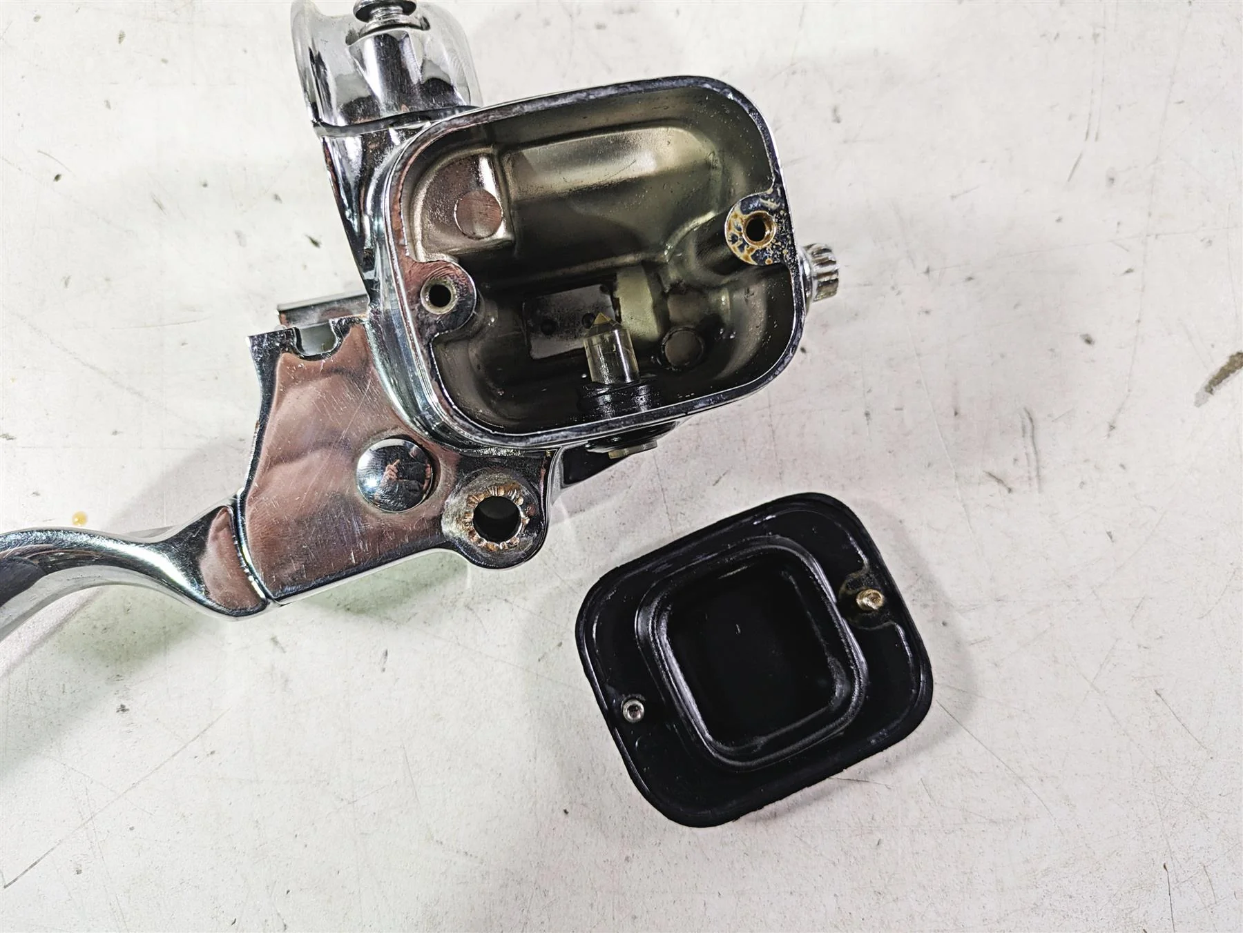 2002 Harley FLSTC Softail Heritage Chrome Front Brake Master Cylinder 45019-96F - Image 12