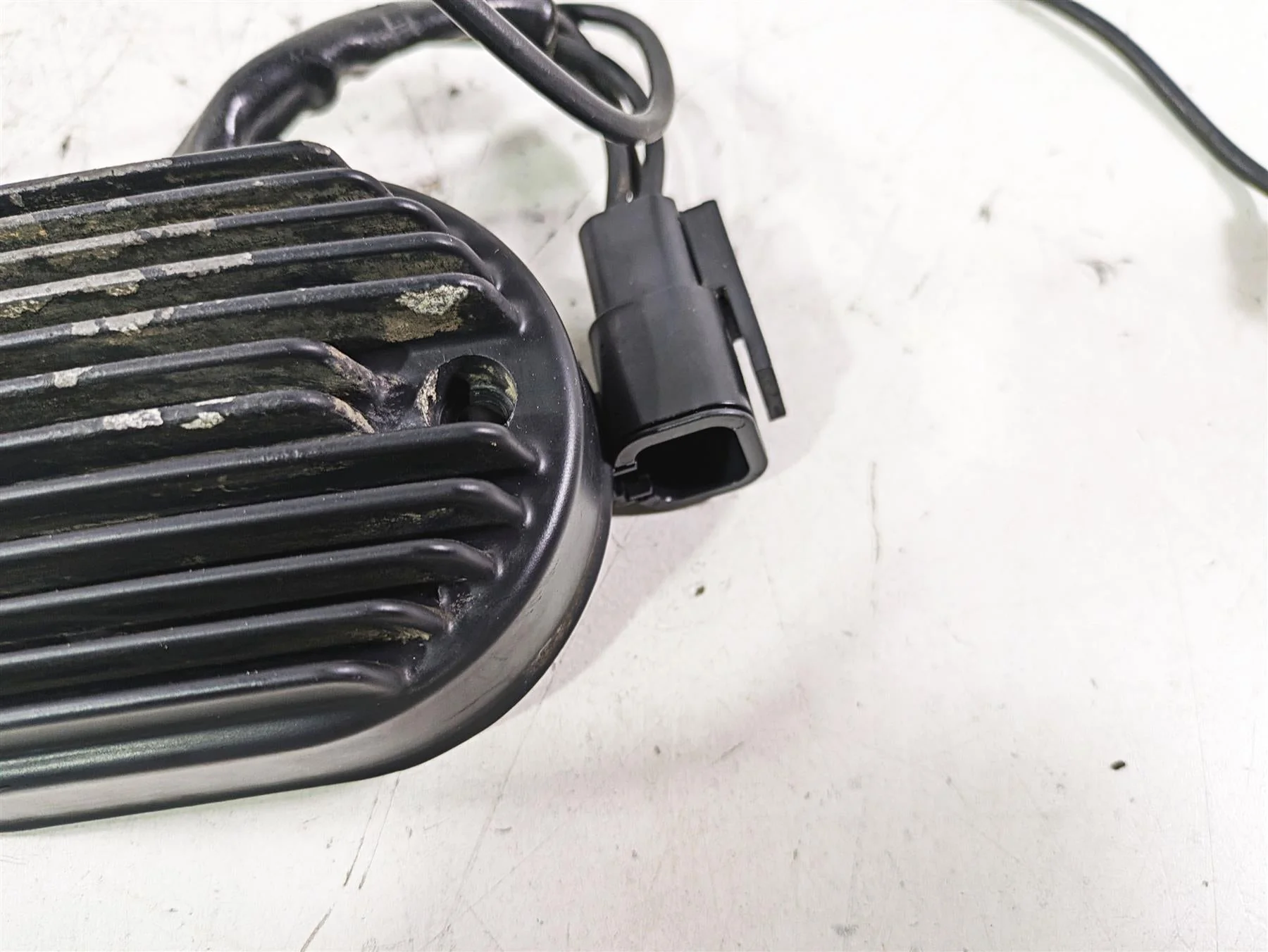 2002 Harley FLSTC Softail Heritage Classic Rectifier Voltage Regulator 74540-01 - Image 7