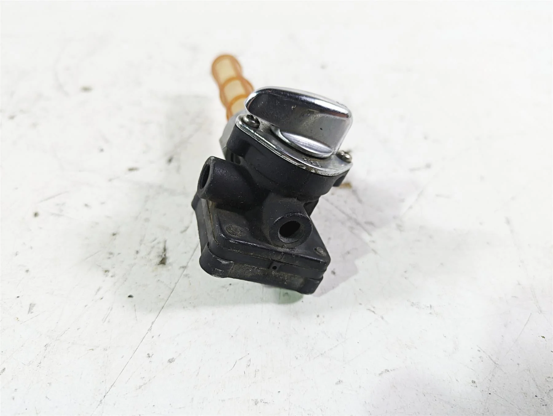 2002 Harley FLSTC Softail Heritage Fuel Gas Petrol Petcock Valve 61338-02 - Image 10