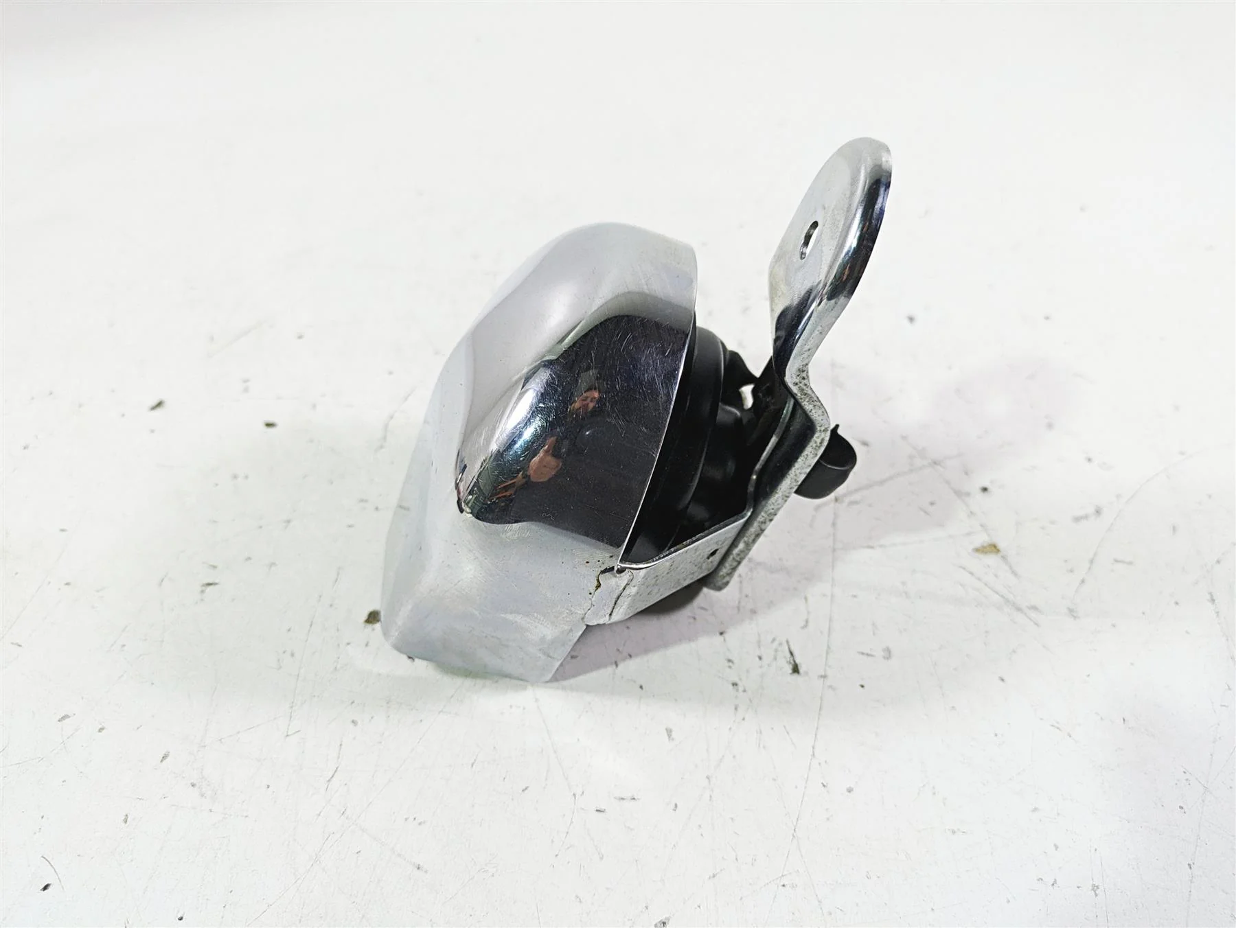 2002 Harley FLSTC Softail Heritage Horn & Chrome Cover 61300478A - Image 2