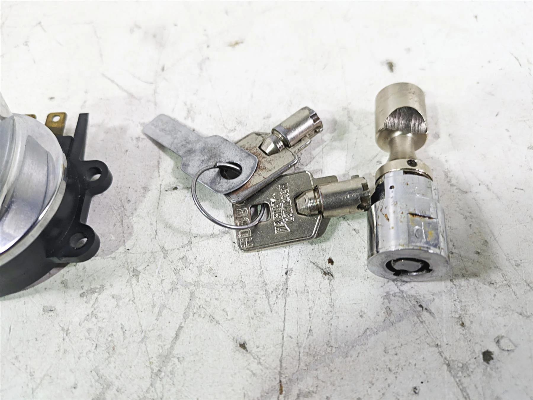 2002 Harley FLSTC Softail Heritage Ignition Switch Steering Lock 2 Keys 71313-96 - Image 6