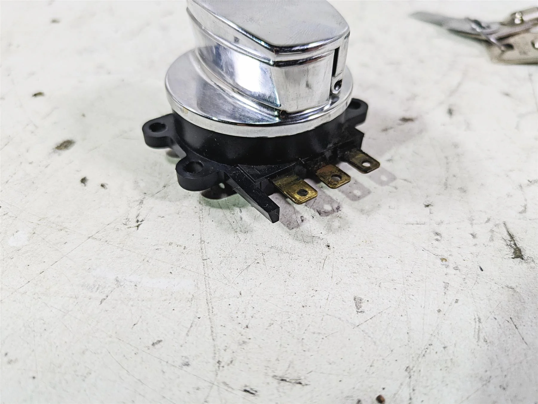 2002 Harley FLSTC Softail Heritage Ignition Switch Steering Lock 2 Keys 71313-96 - Image 8