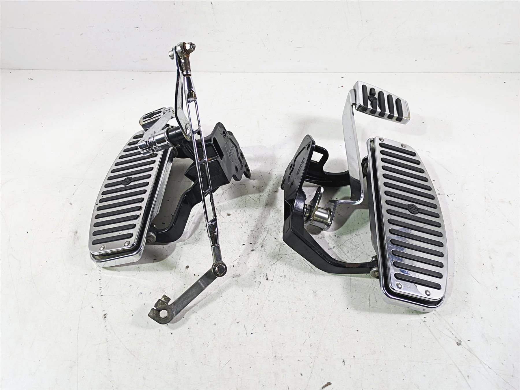 2002 Harley FLSTC Softail Heritage Left Right Chrome Floor Board Set 33630-00A - Image 2