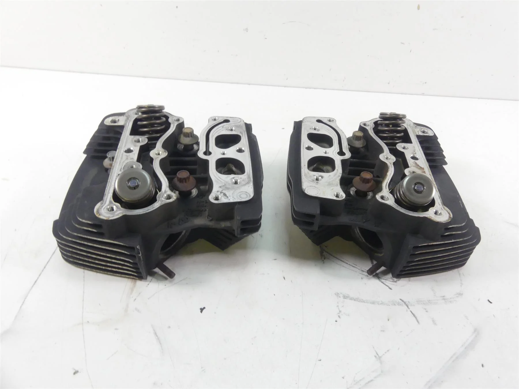 2002 Harley Softail FXSTDI Deuce Cylinderhead Cylinder Head Set 16725-99 - Image 2