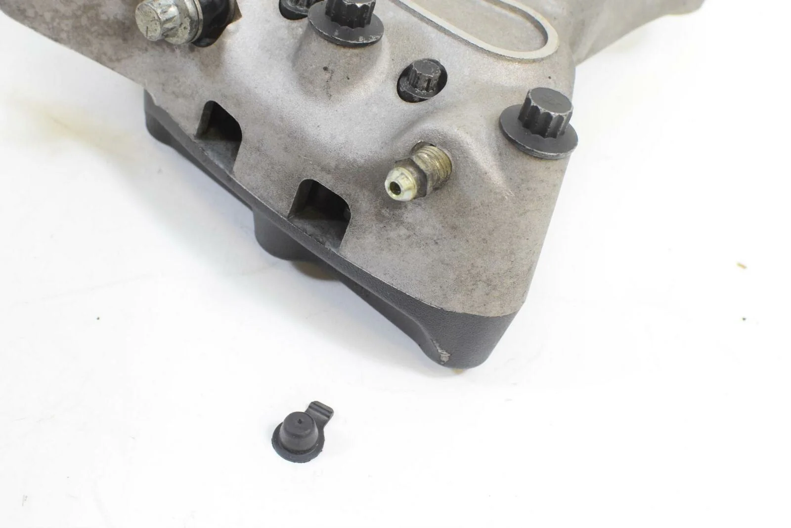 2002 Harley Touring FLHT Electra Glide Rear Brake Caliper & Bracket  44080-02C - Image 12