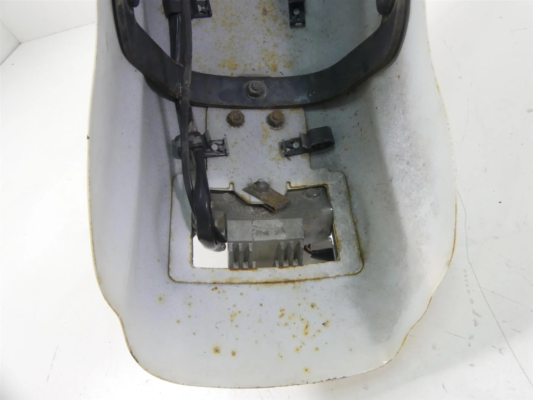 2002 Harley XL1200 Sportster Rear White Fender 59674-99 - Image 8