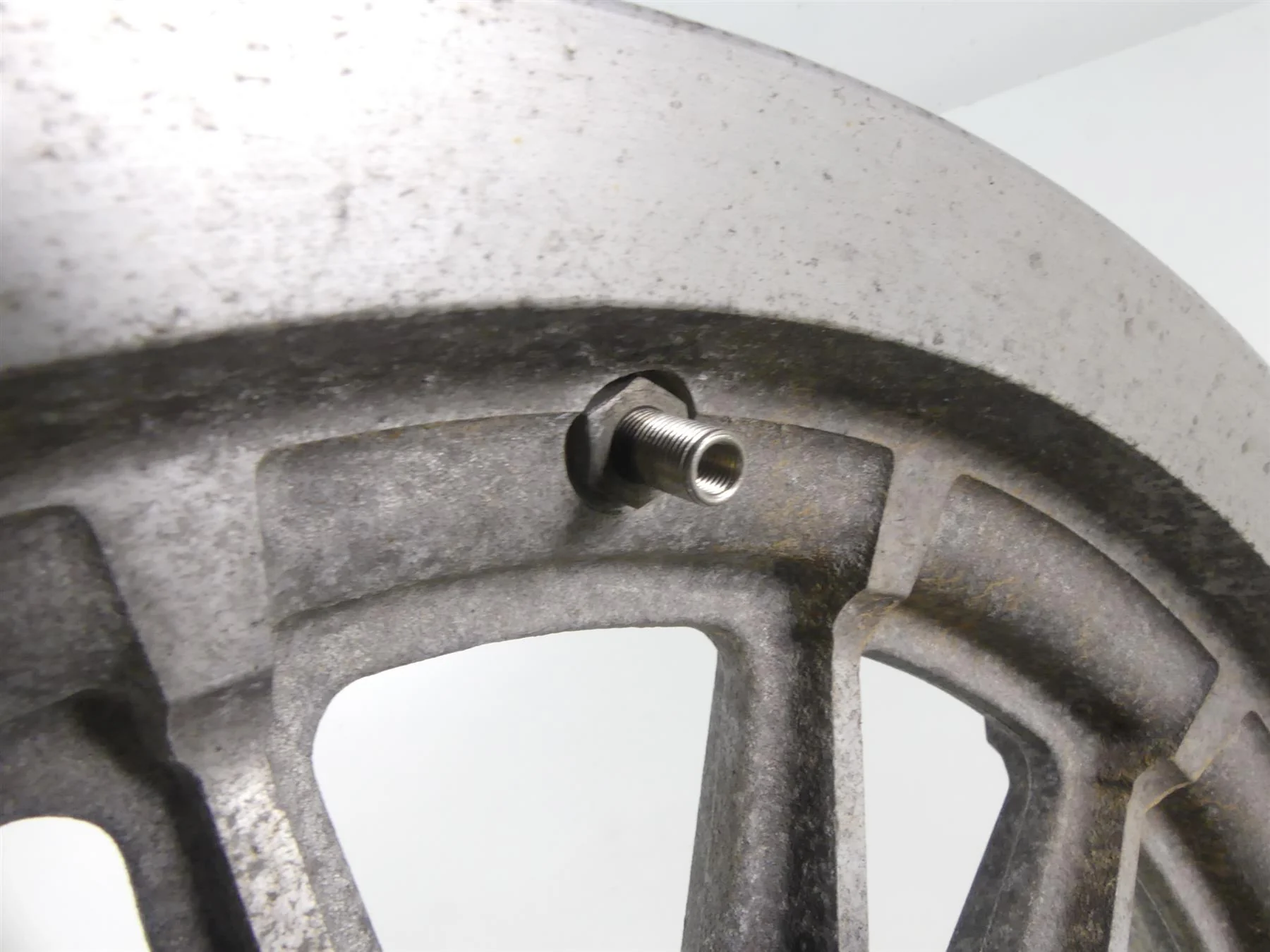 2002 Harley XL1200 Sportster Straight Rear 13 Spoke Wheel Rim 16x3 41015-00 - Image 11