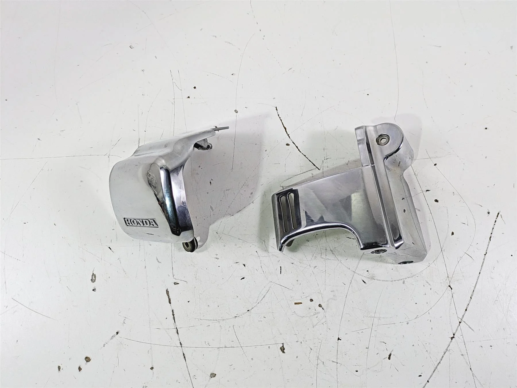 2002 Honda GL1500 CD Valkyrie Deluxe Alternator Generator Cover 21333-MZ0-A00 - Image 4