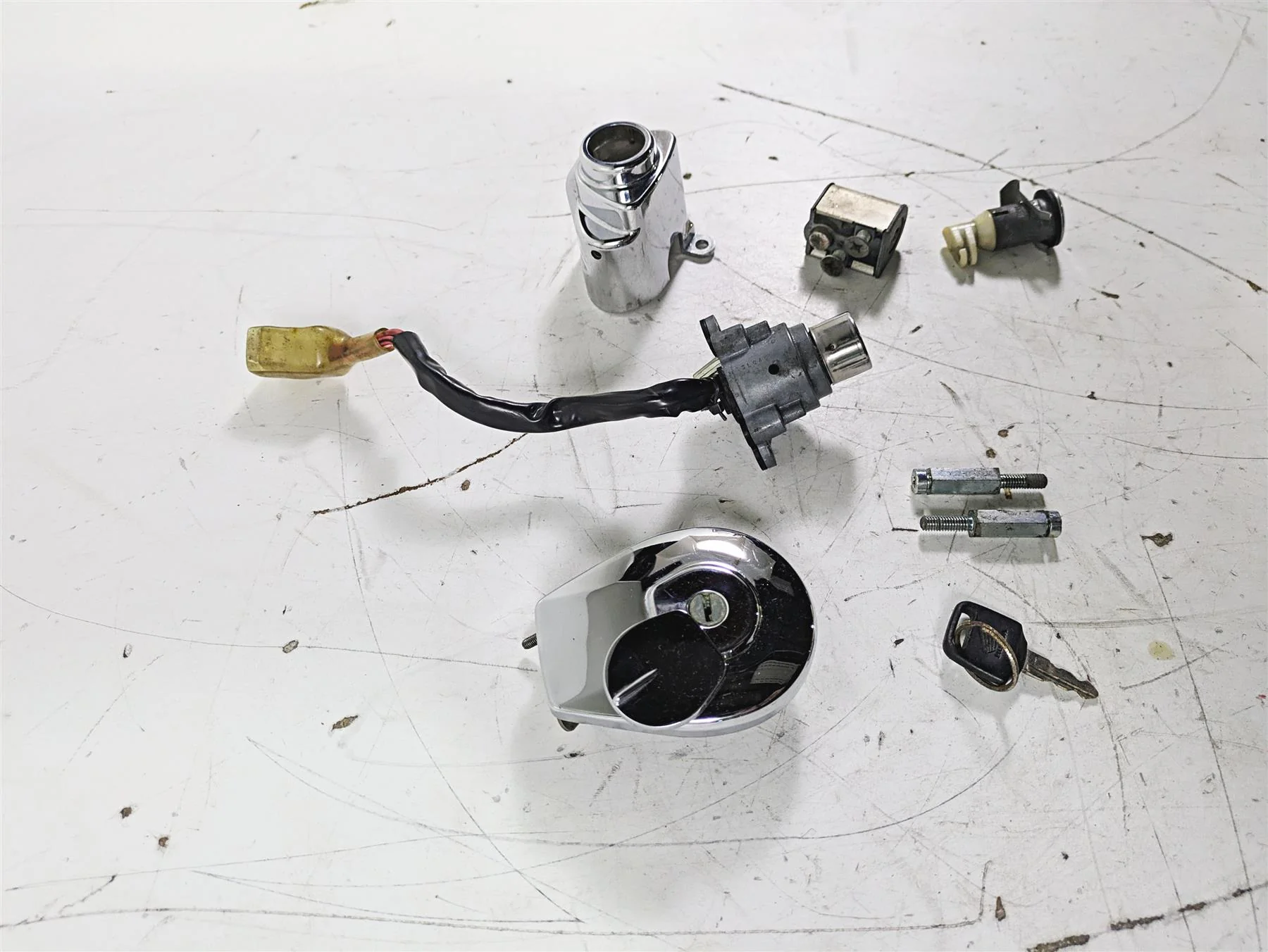2002 Honda GL1500 CD Valkyrie Deluxe Ignition Switch Key Lock Set 35010-MZ0-A40 - Image 2