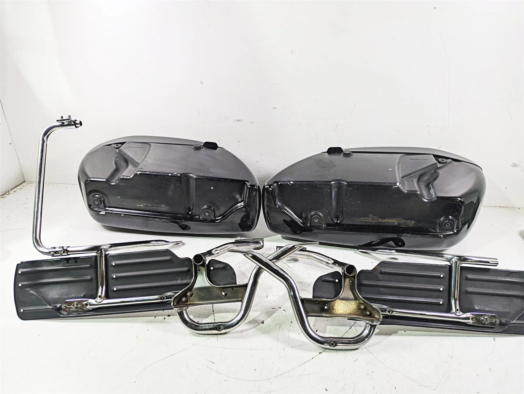 2002 Honda GL1500 CD Valkyrie Deluxe Interstate Saddlebag & Holder Set 21.152 - Image 2