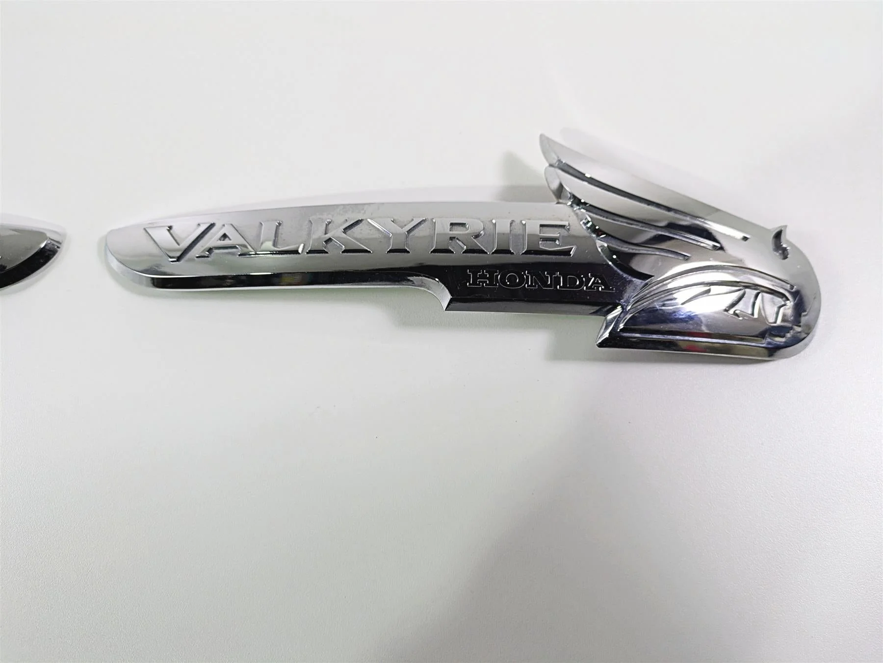 2002 Honda GL1500 CD Valkyrie Deluxe Left Right Tank Badge Emblem Set 1234567 - Image 2