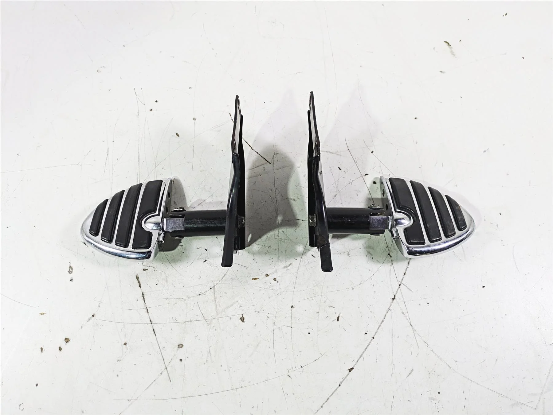 2002 Honda GL1500 CD Valkyrie Deluxe Rear Passenger Footpeg Set 50815-MZ0-000