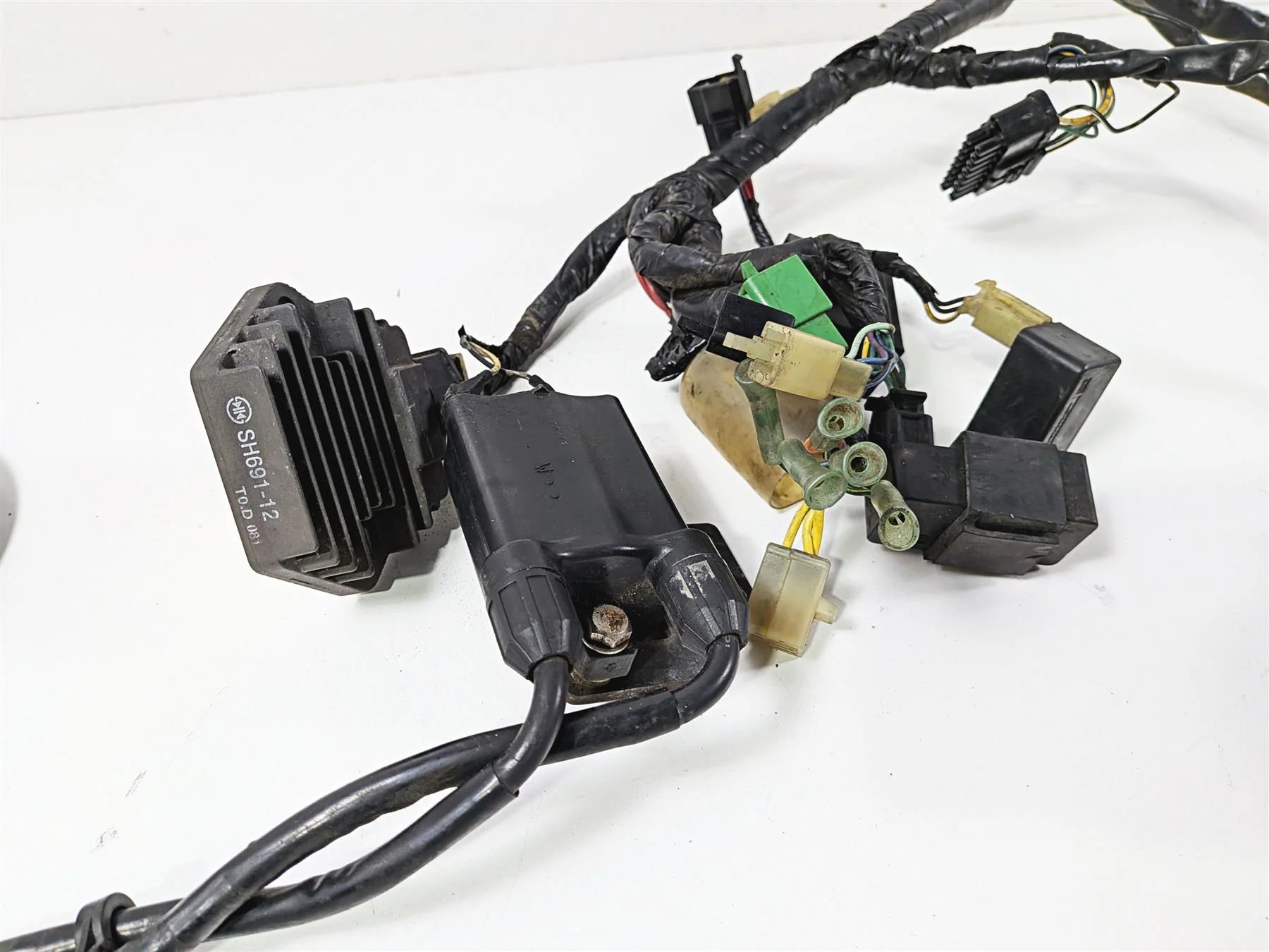 2002 Honda Shadow VT750 CDA Deluxe Wiring Harness Coils Rectifier 32100-MBA-J50 - Image 2
