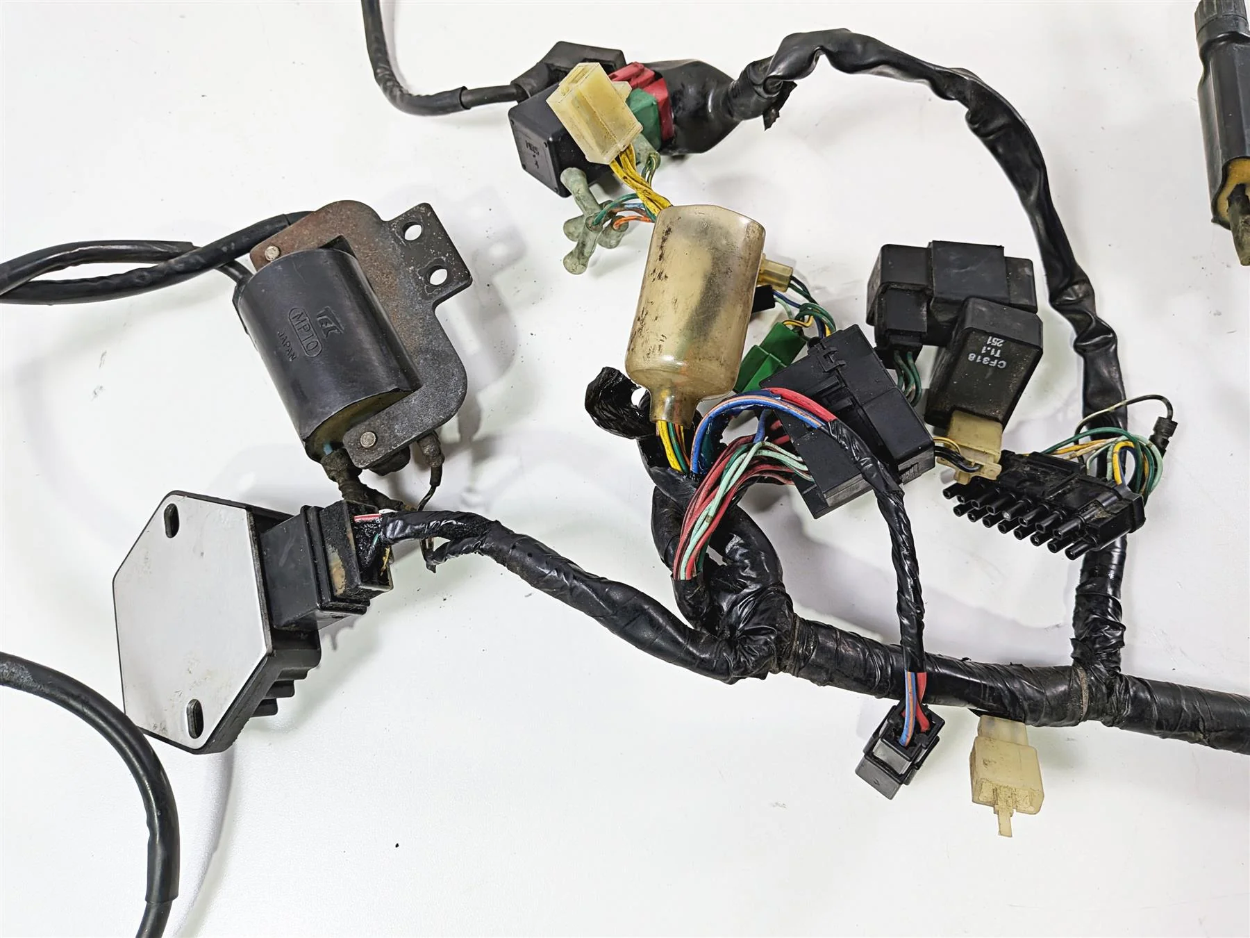 2002 Honda Shadow VT750 CDA Deluxe Wiring Harness Coils Rectifier 32100-MBA-J50 - Image 9