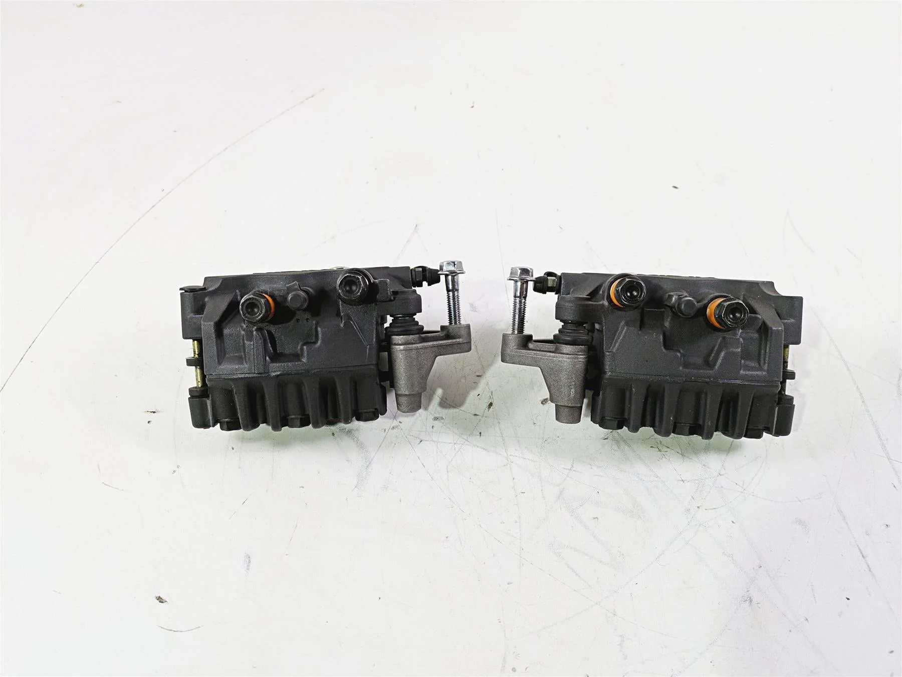 2002 Honda V-Twin VTX1800 C Front Brake Calipers Nissin 6 Piston 45150-MCH-006 - Image 3