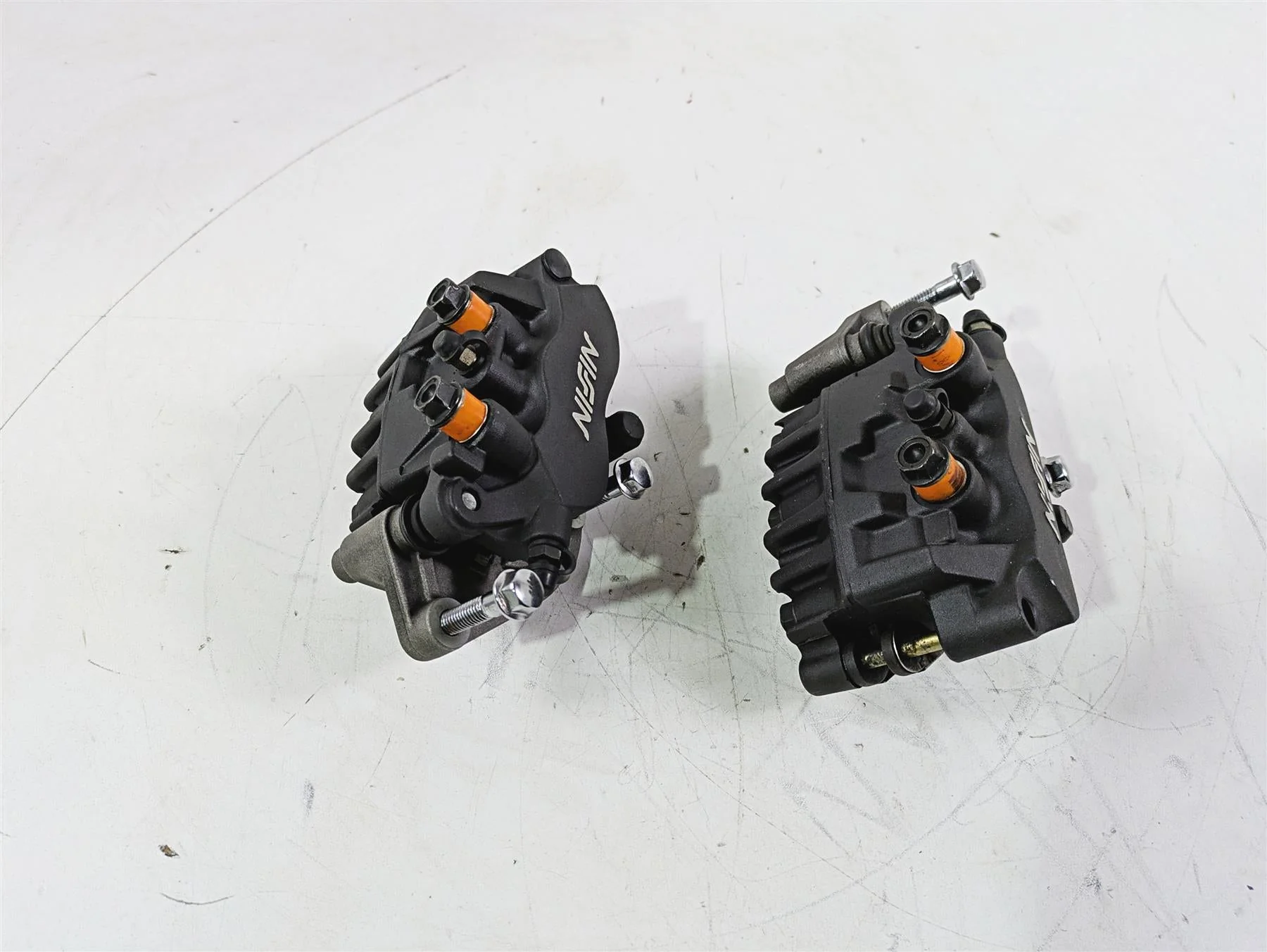 2002 Honda V-Twin VTX1800 C Front Brake Calipers Nissin 6 Piston 45150-MCH-006 - Image 4