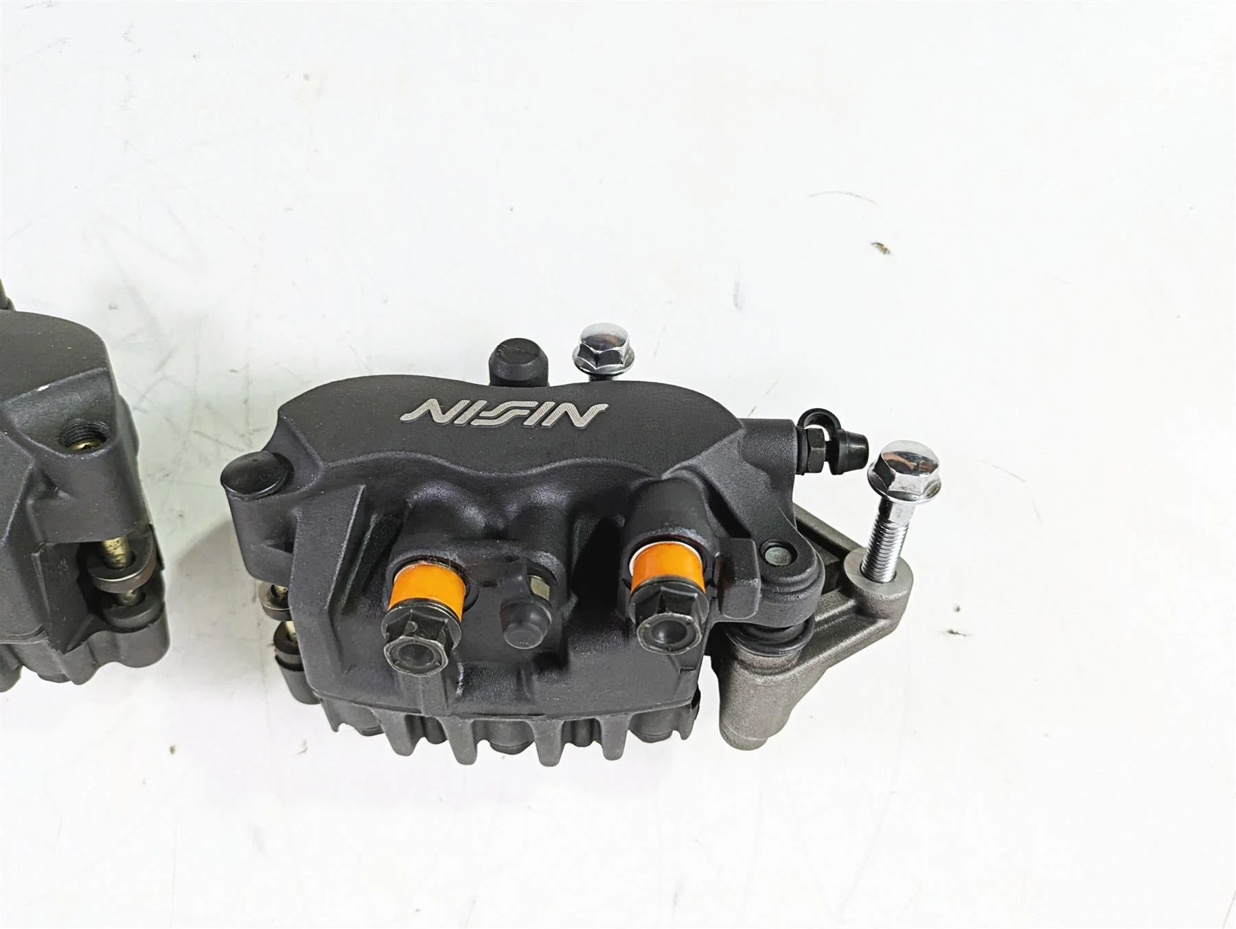 2002 Honda V-Twin VTX1800 C Front Brake Calipers Nissin 6 Piston 45150-MCH-006 - Image 7