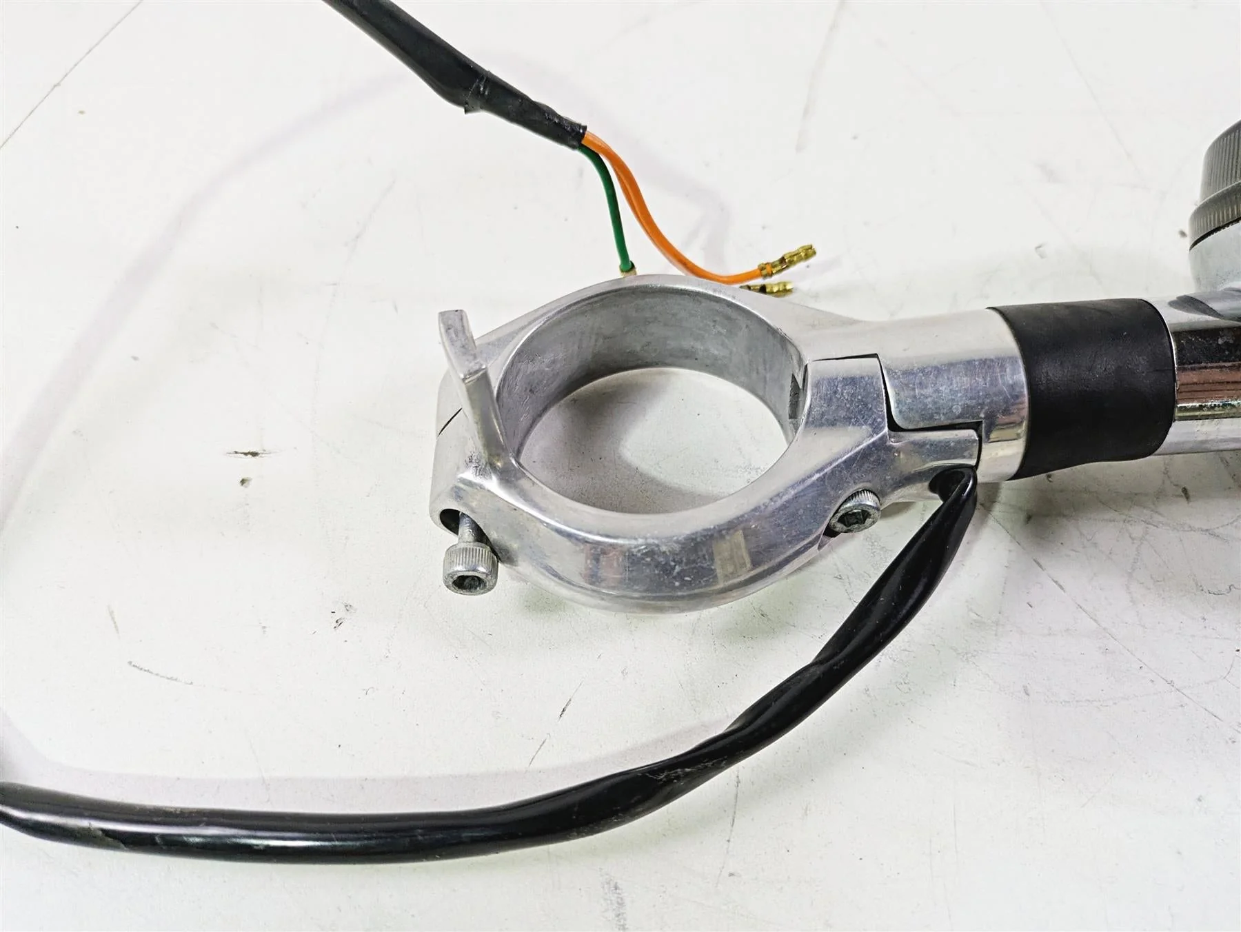 2002 Honda V-Twin VTX1800 C Front Left Blinker & Clamp   33450-MBH-673 - Image 8