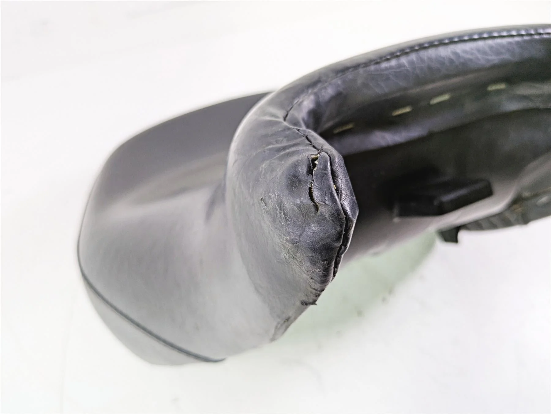 2002 Honda V-Twin VTX1800 C Front Rider Seat Saddle READ 77200-MCH-000 - Image 5
