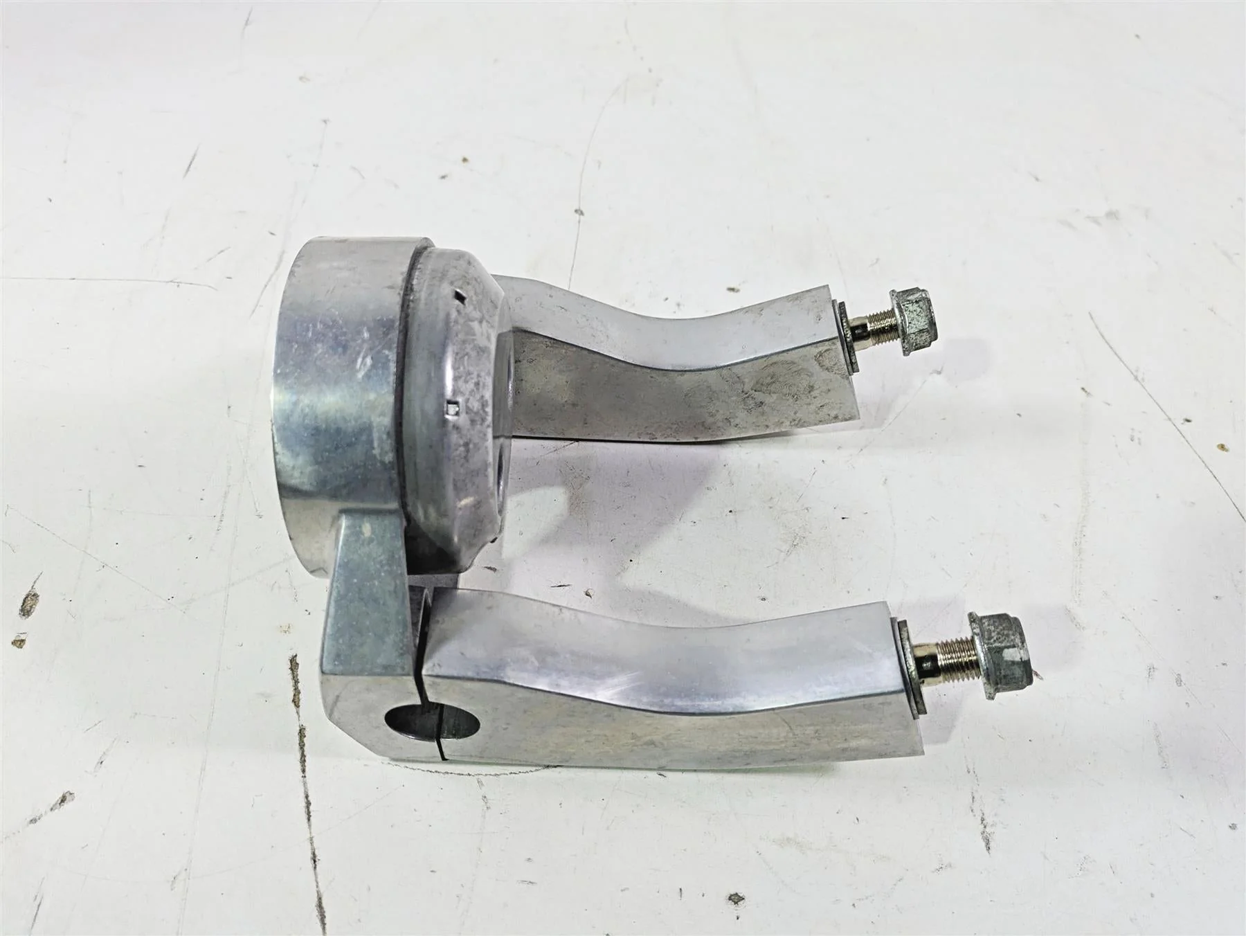 2002 Honda V-Twin VTX1800 C Handlebar Riser Speedo Holder Set 53231-MCH-000 - Image 2